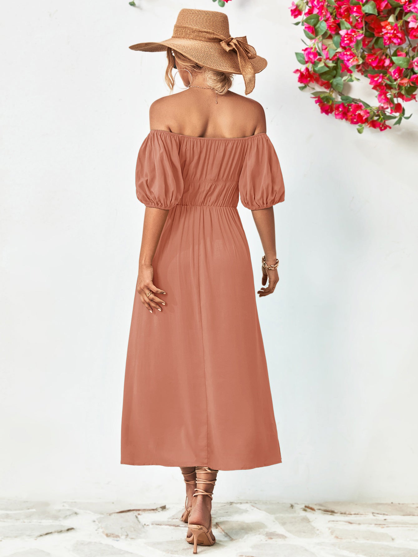 Vestido midi con mangas globo y hombros descubiertos