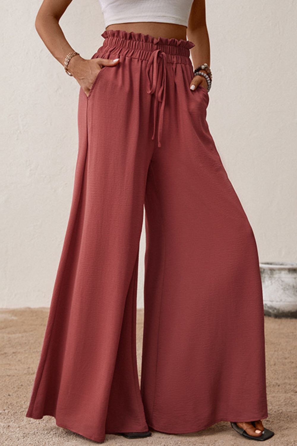 Pantalones anchos con cintura paperbag y fruncido