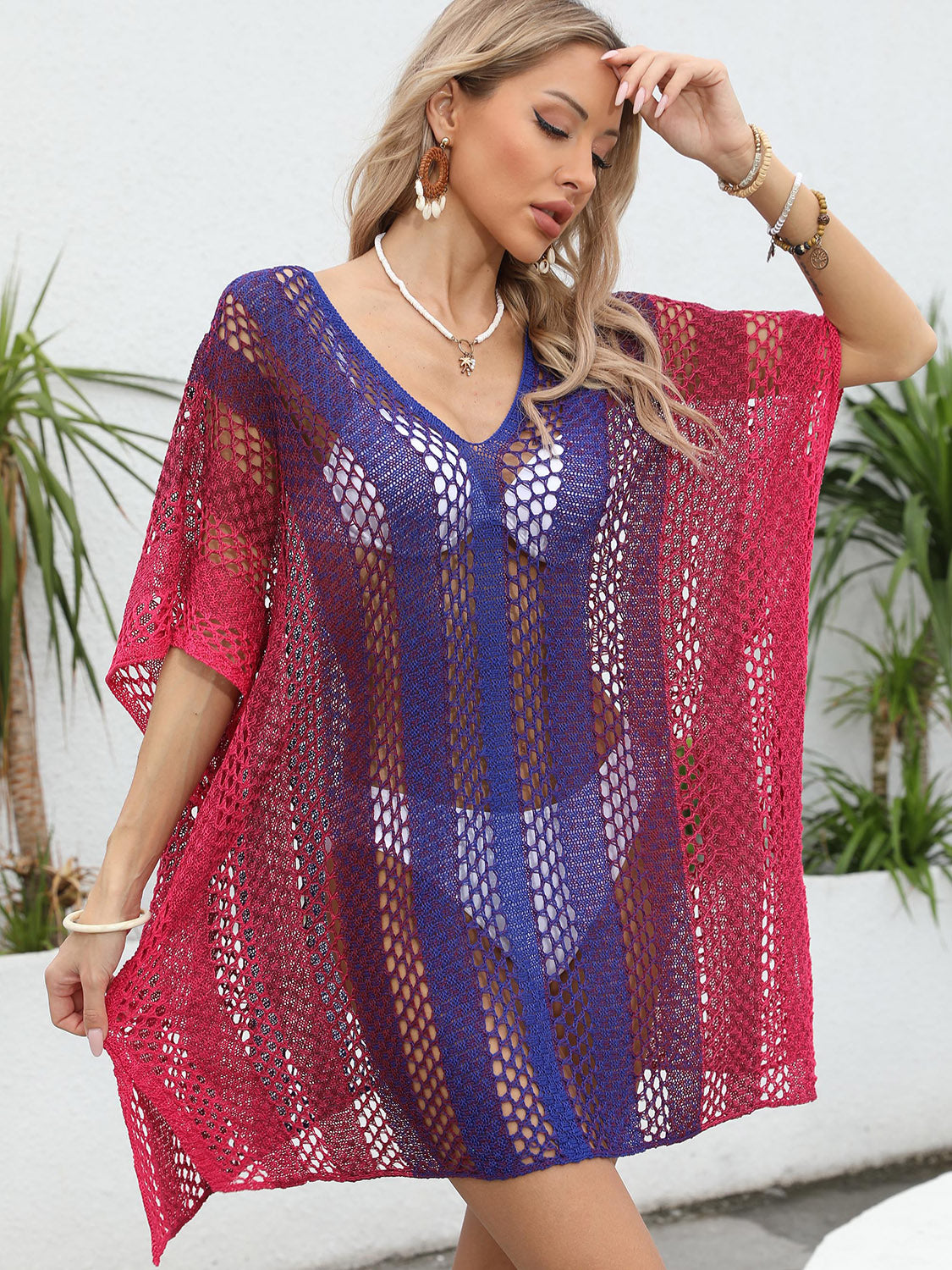 Vestido playero con escote en V y contraste calado