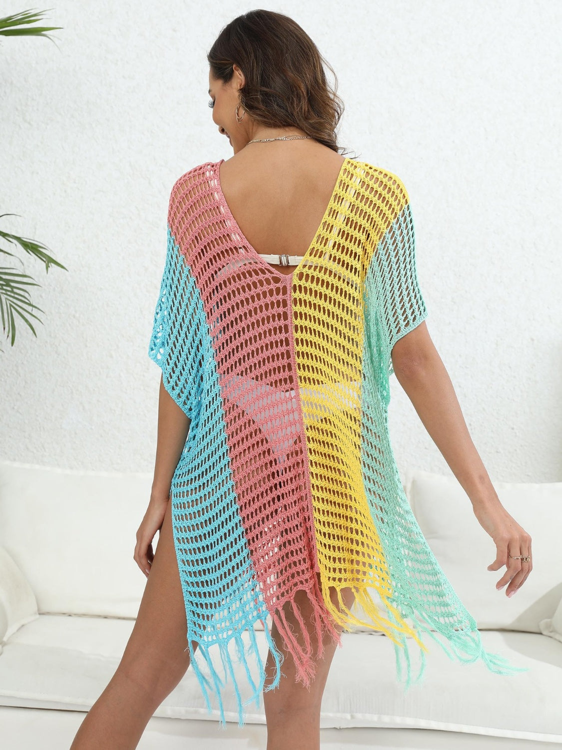 Vestido playero con escote redondo y bloques de color con flecos