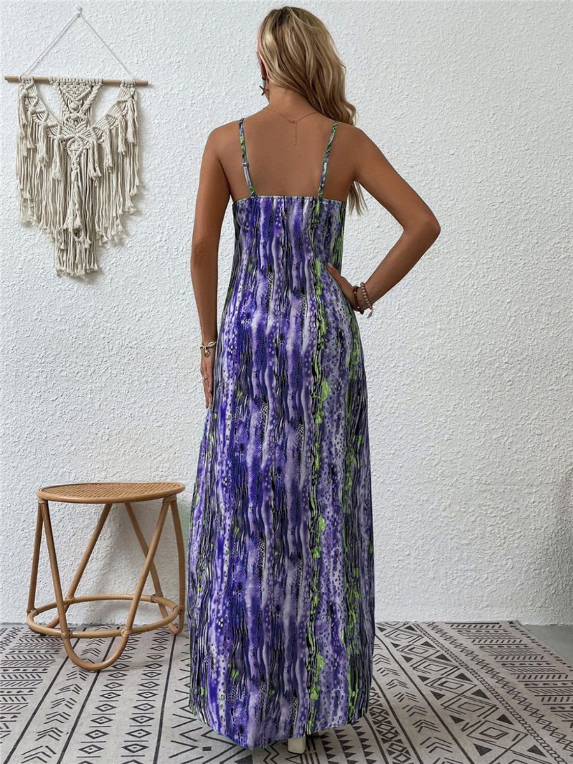 Vestido largo de tirantes finos con cuello redondo y estampado de talla grande