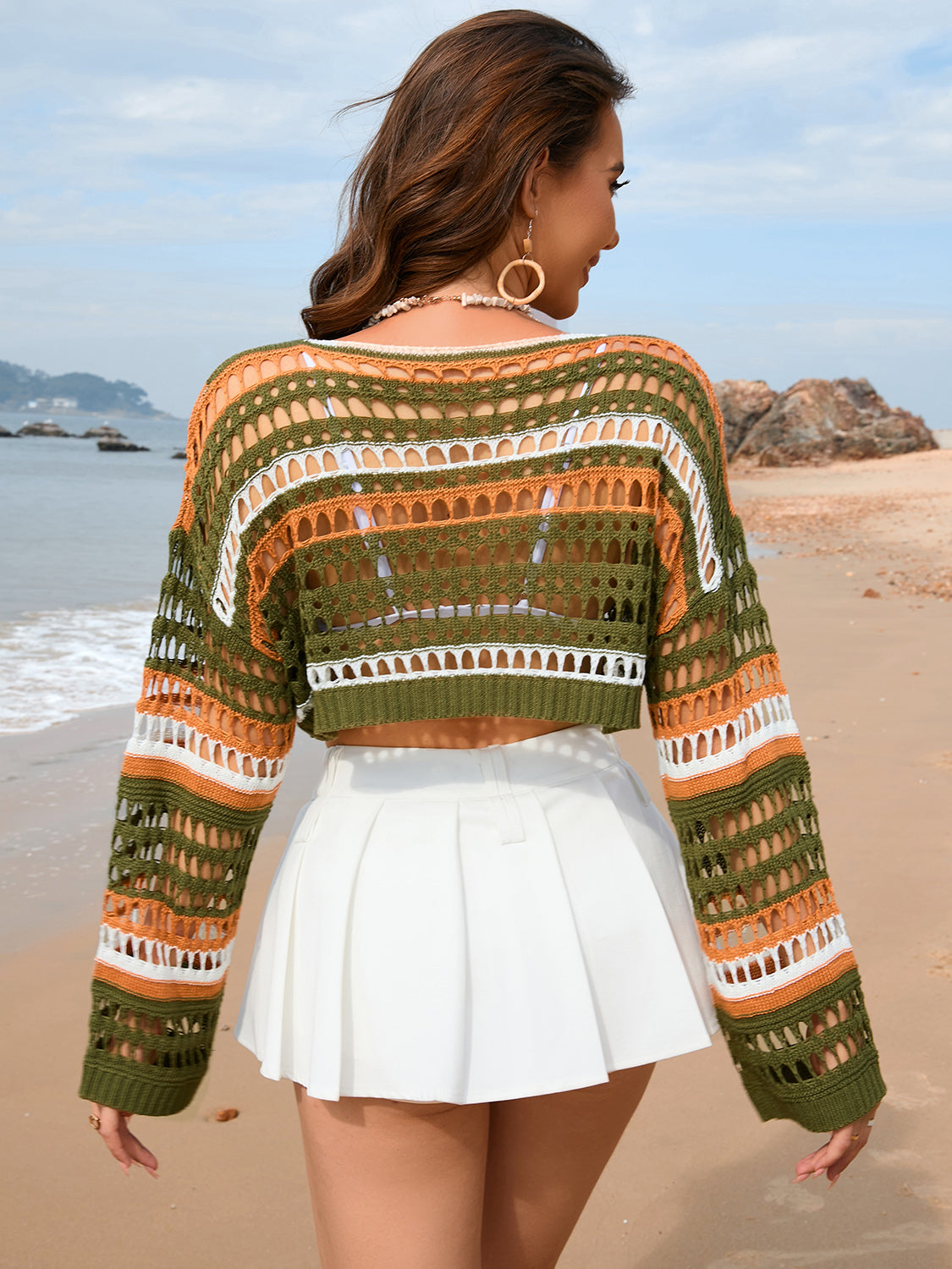 Vestido de noche calado con escote barco y hombros caídos