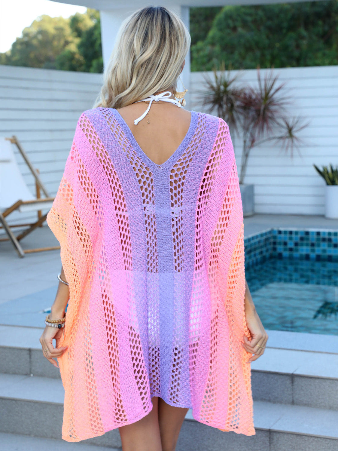 Vestido playero con escote en V y contraste calado