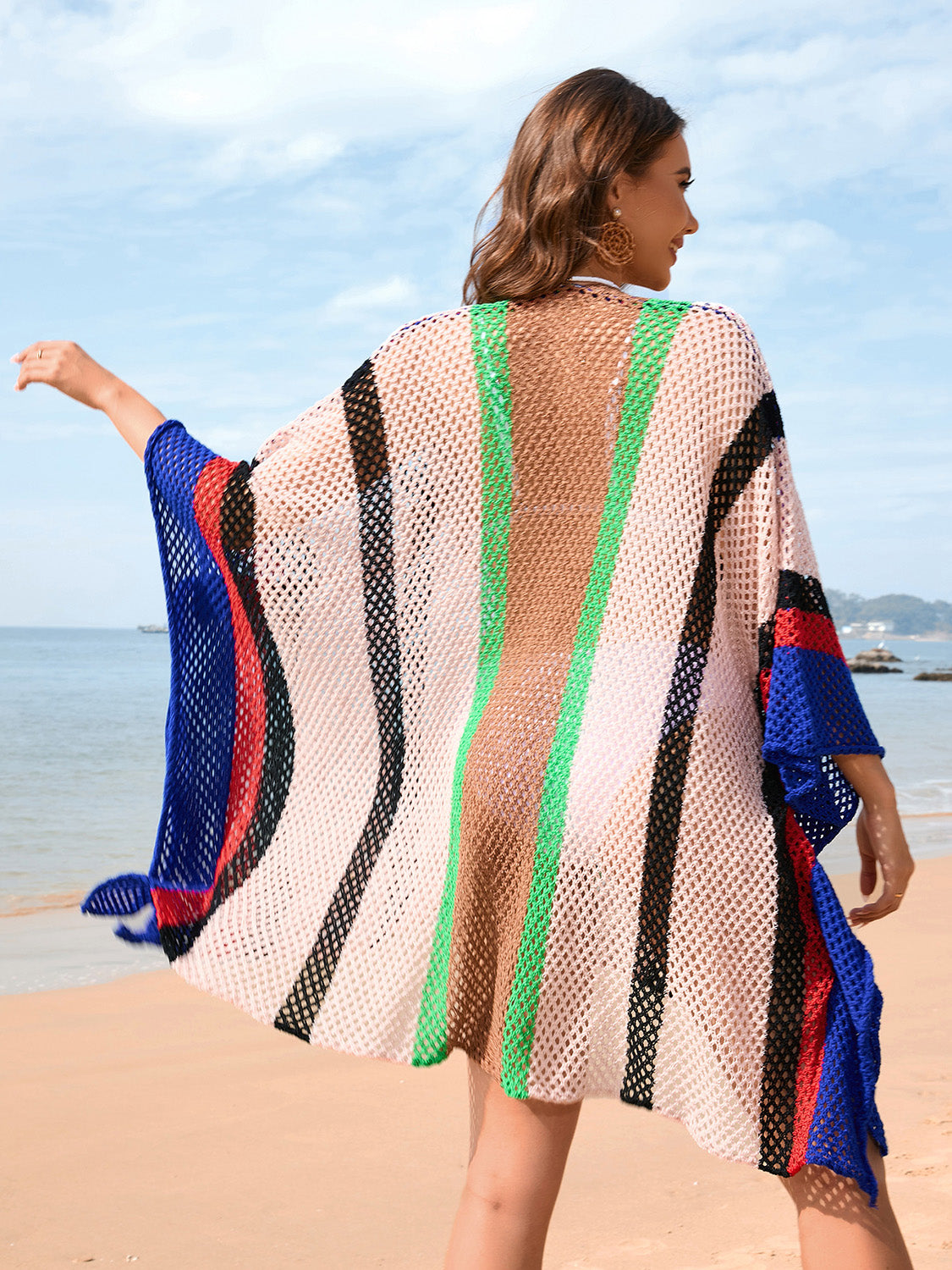 Vestido de baño con escote pronunciado y bloques de color calados