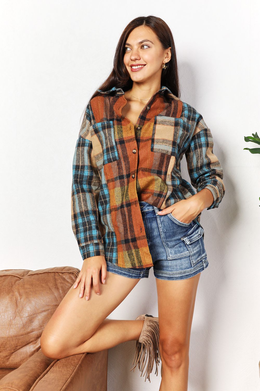 Camisa a cuadros con dobladillo curvo y bolsillos en el pecho de Double Take