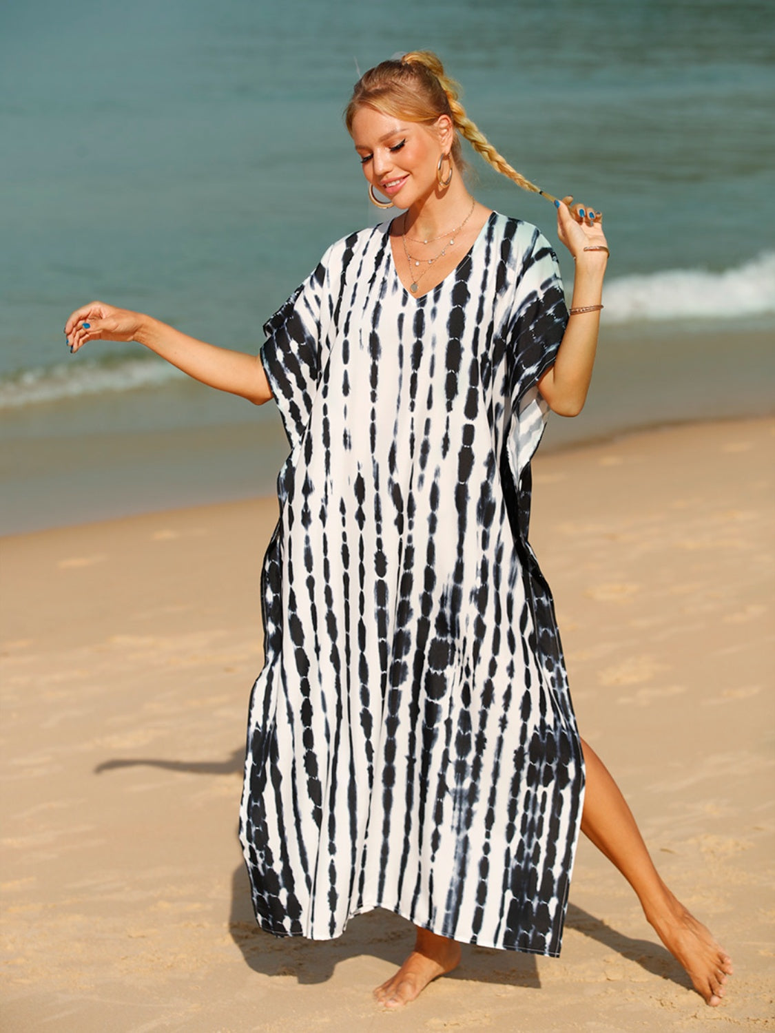 Vestido playero con cuello en V y media manga con efecto tie-dye