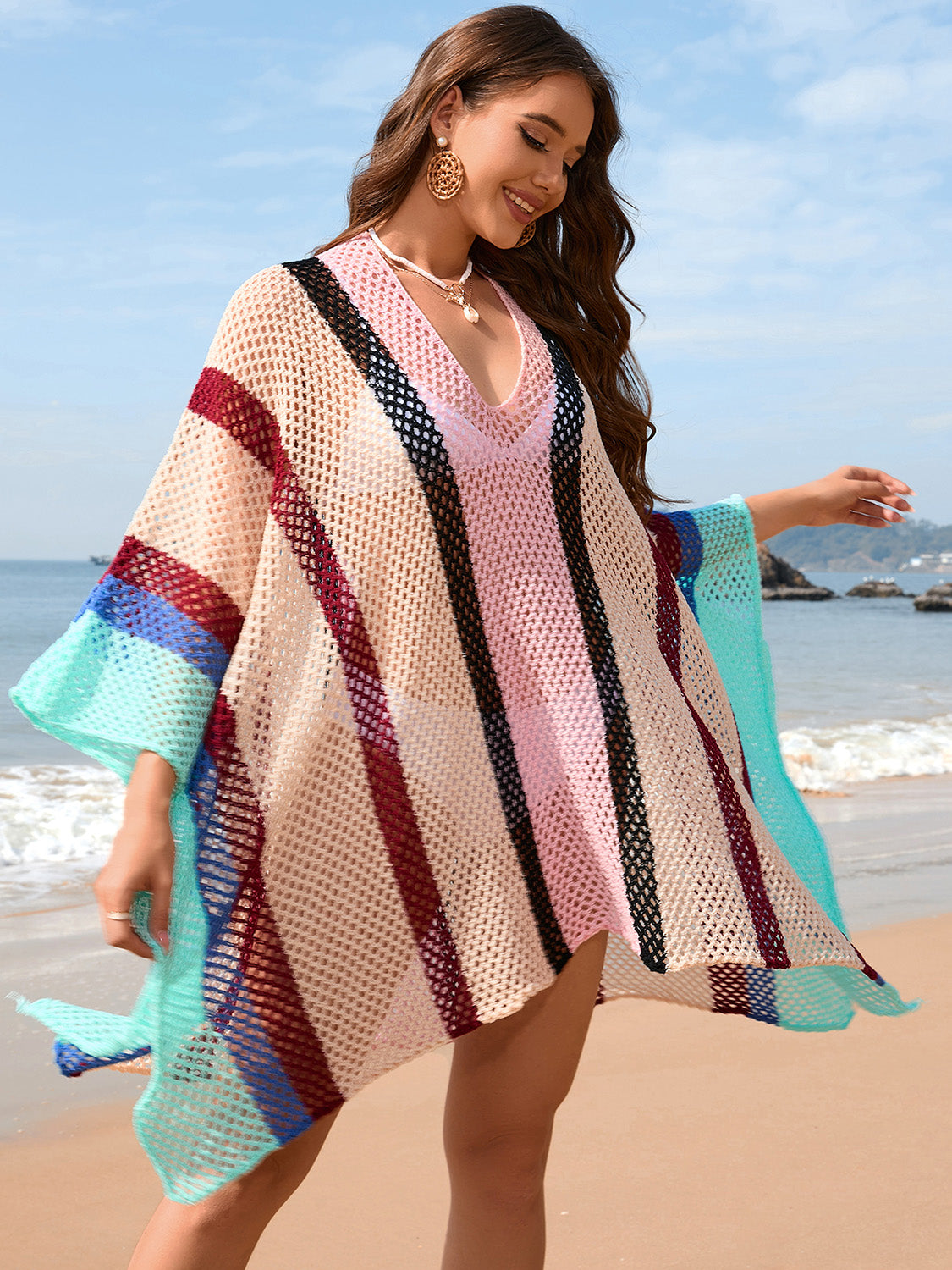 Vestido de baño con escote pronunciado y bloques de color calados
