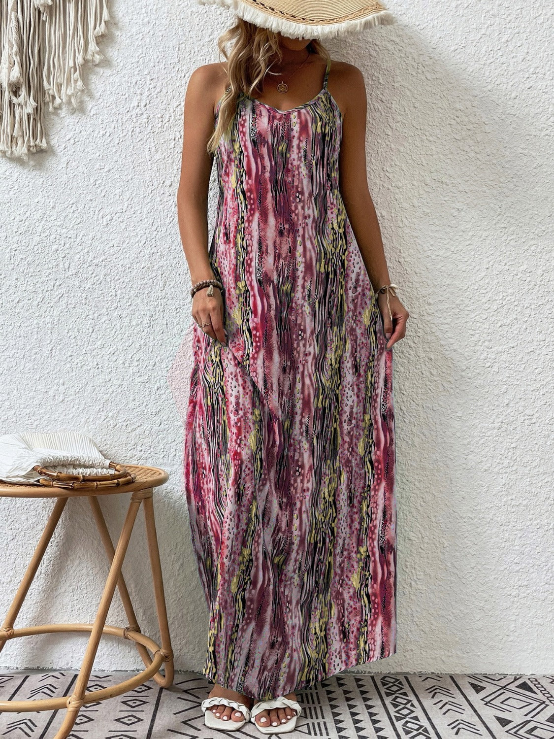 Vestido largo de tirantes finos con cuello redondo y estampado de talla grande