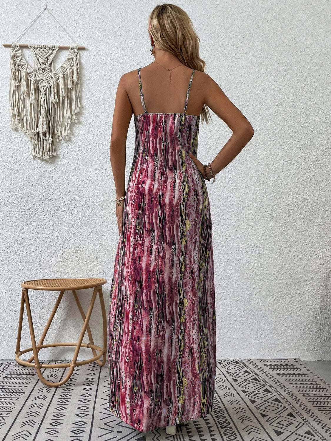 Vestido largo de tirantes finos con cuello redondo y estampado de talla grande