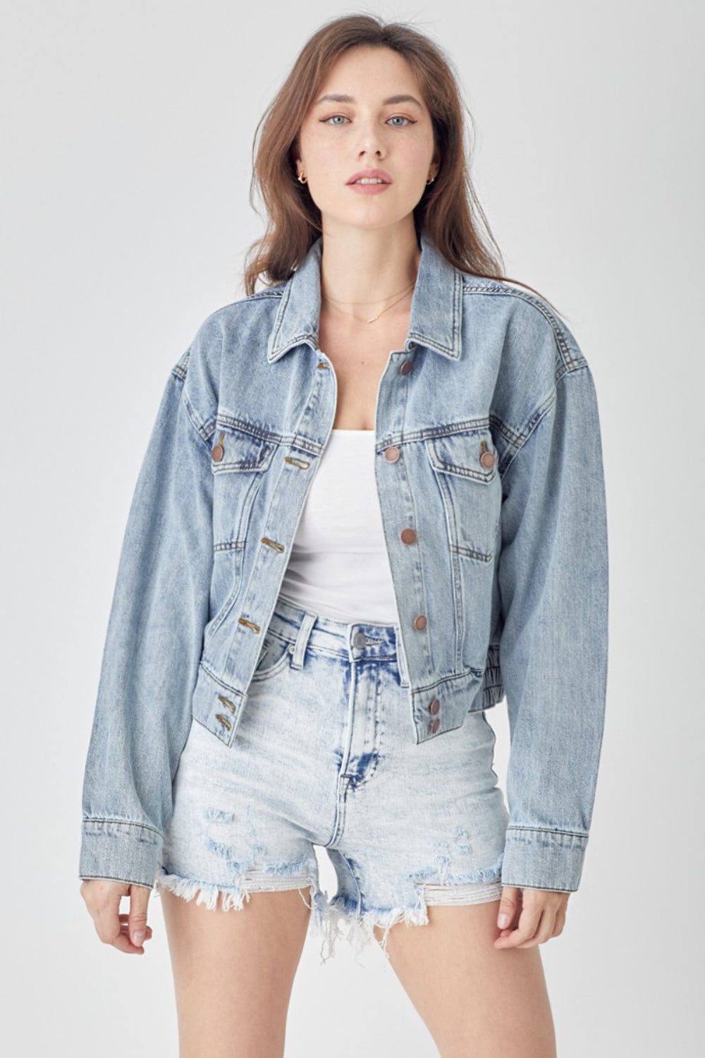Chaqueta vaquera corta con botones y talla grande de RISEN