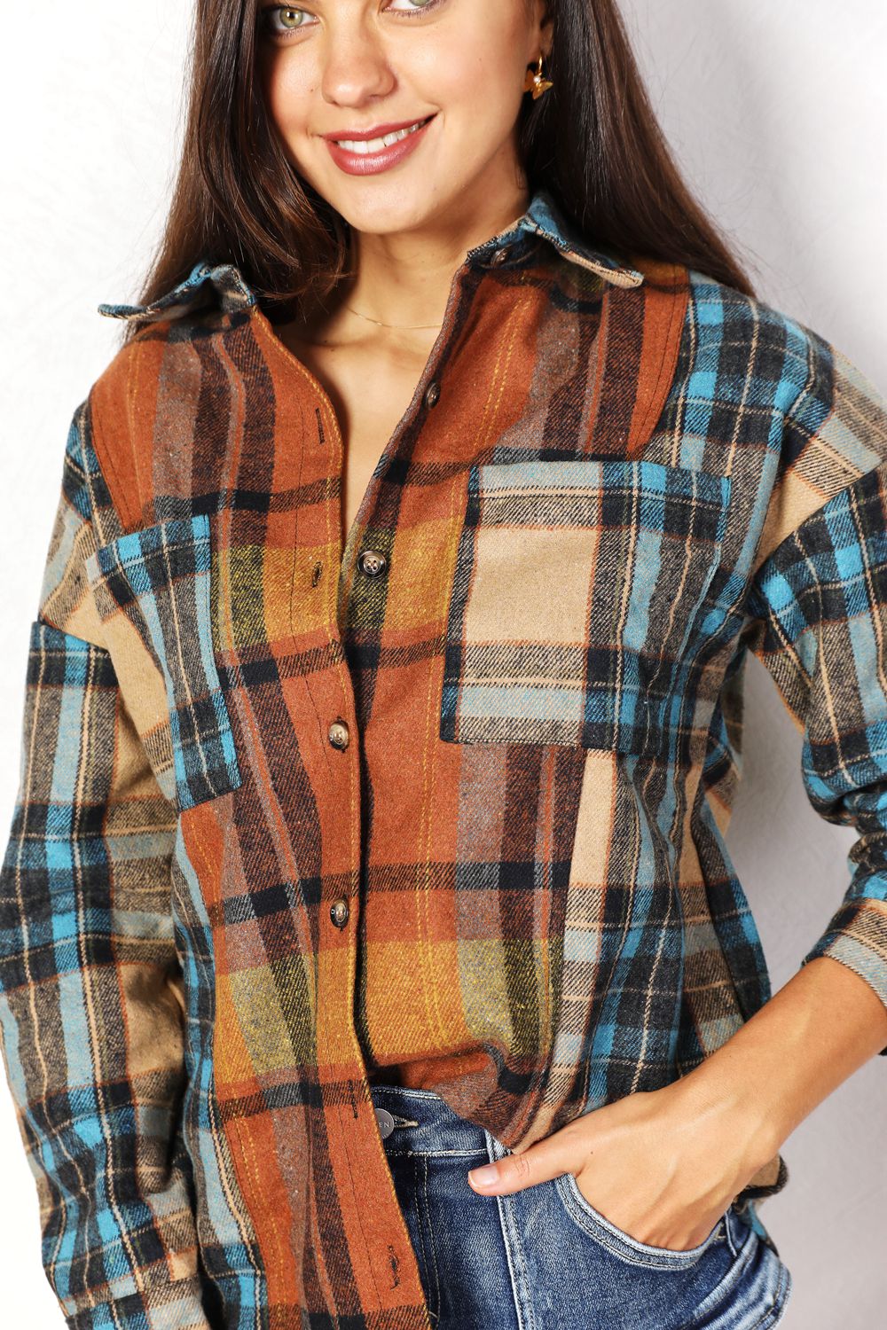 Camisa a cuadros con dobladillo curvo y bolsillos en el pecho de Double Take