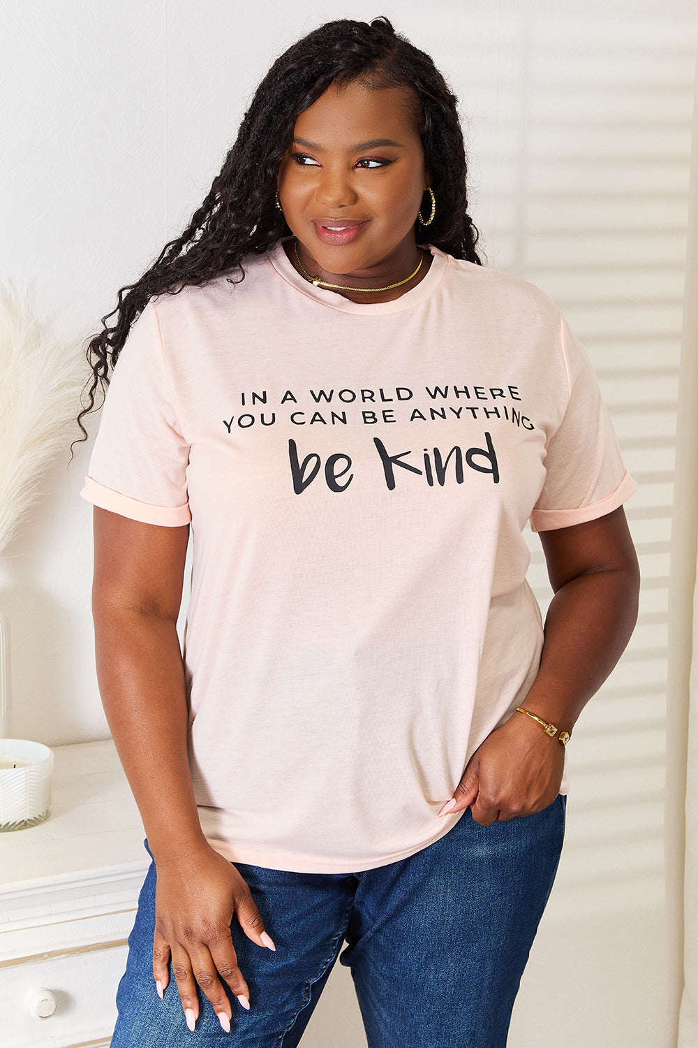 Camiseta con puños gráficos y eslogan "Simplemente amor"