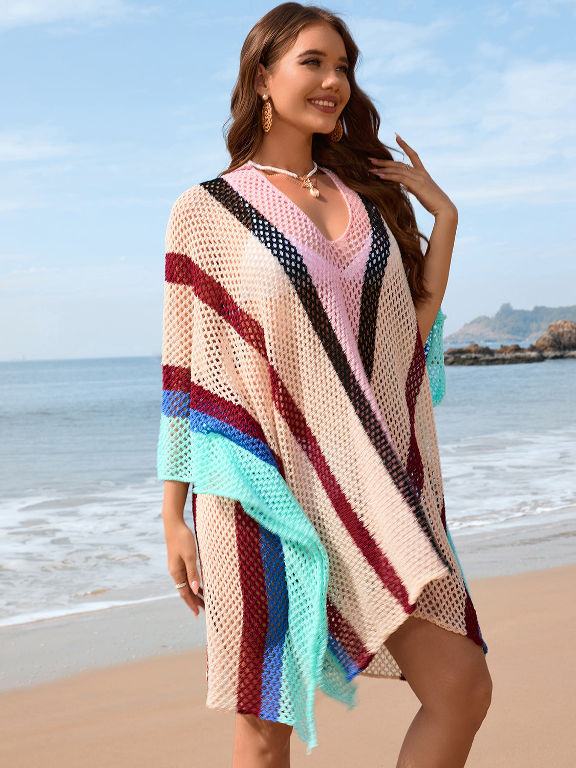 Vestido de baño con escote pronunciado y bloques de color calados