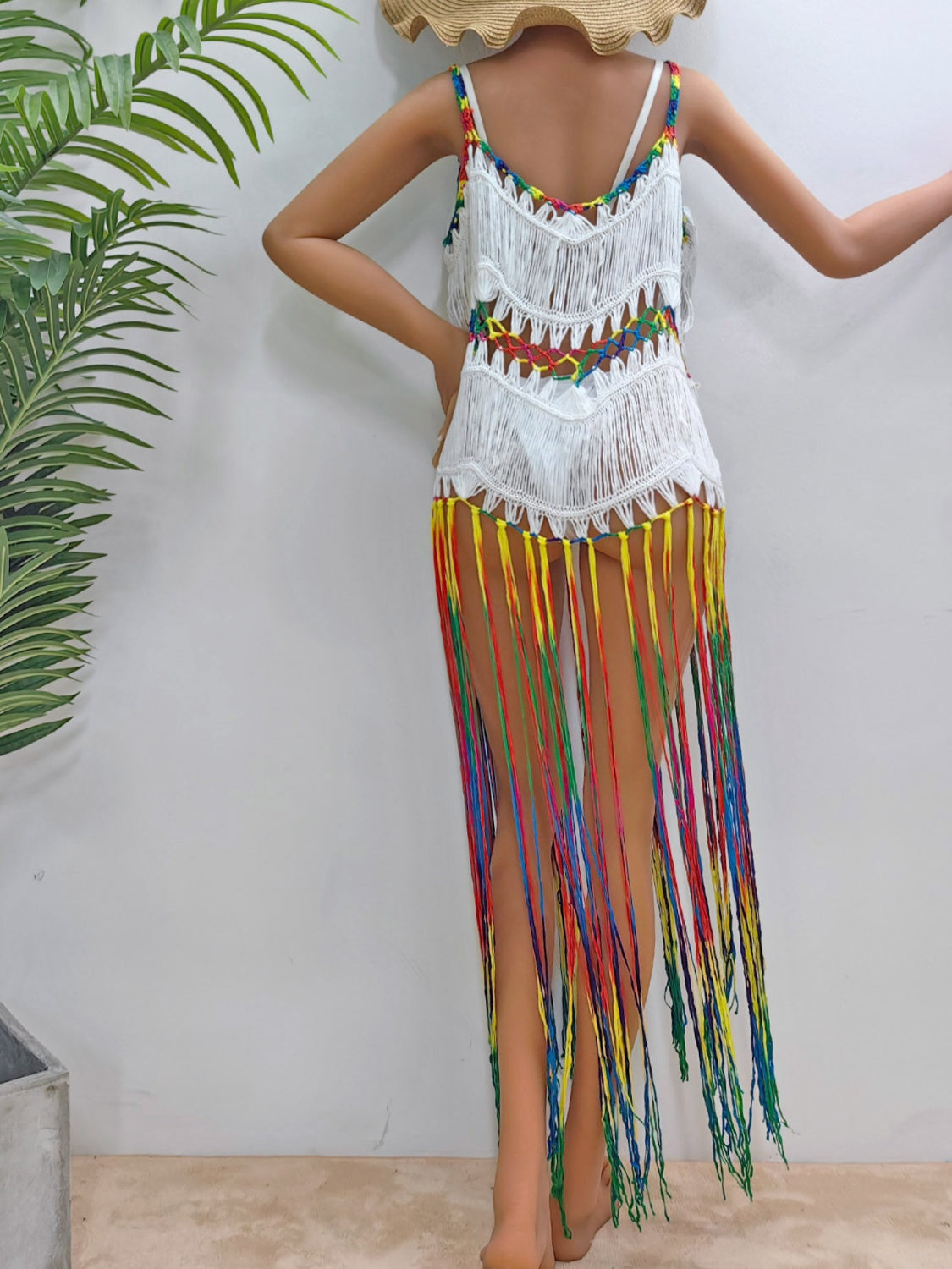 Vestido playero con flecos, escote redondo y tirantes finos