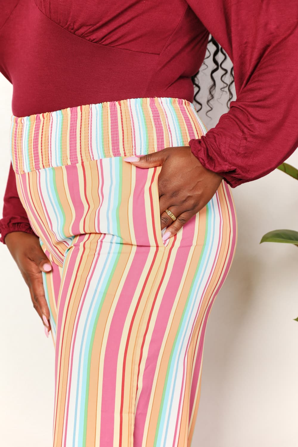 Pantalones de cintura fruncida a rayas con bolsillos Double Take