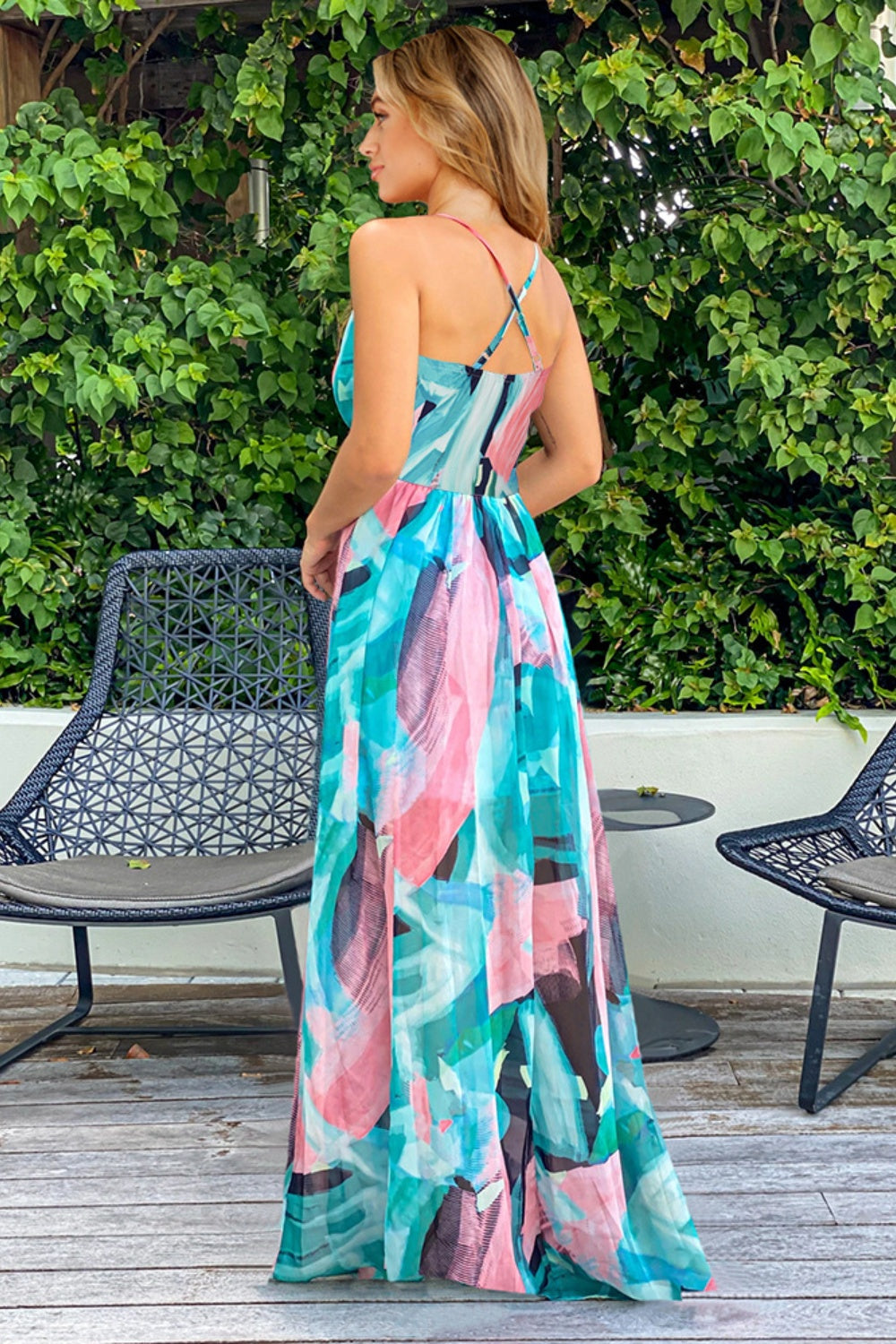 Vestido de tirantes cruzado con estampado cruzado