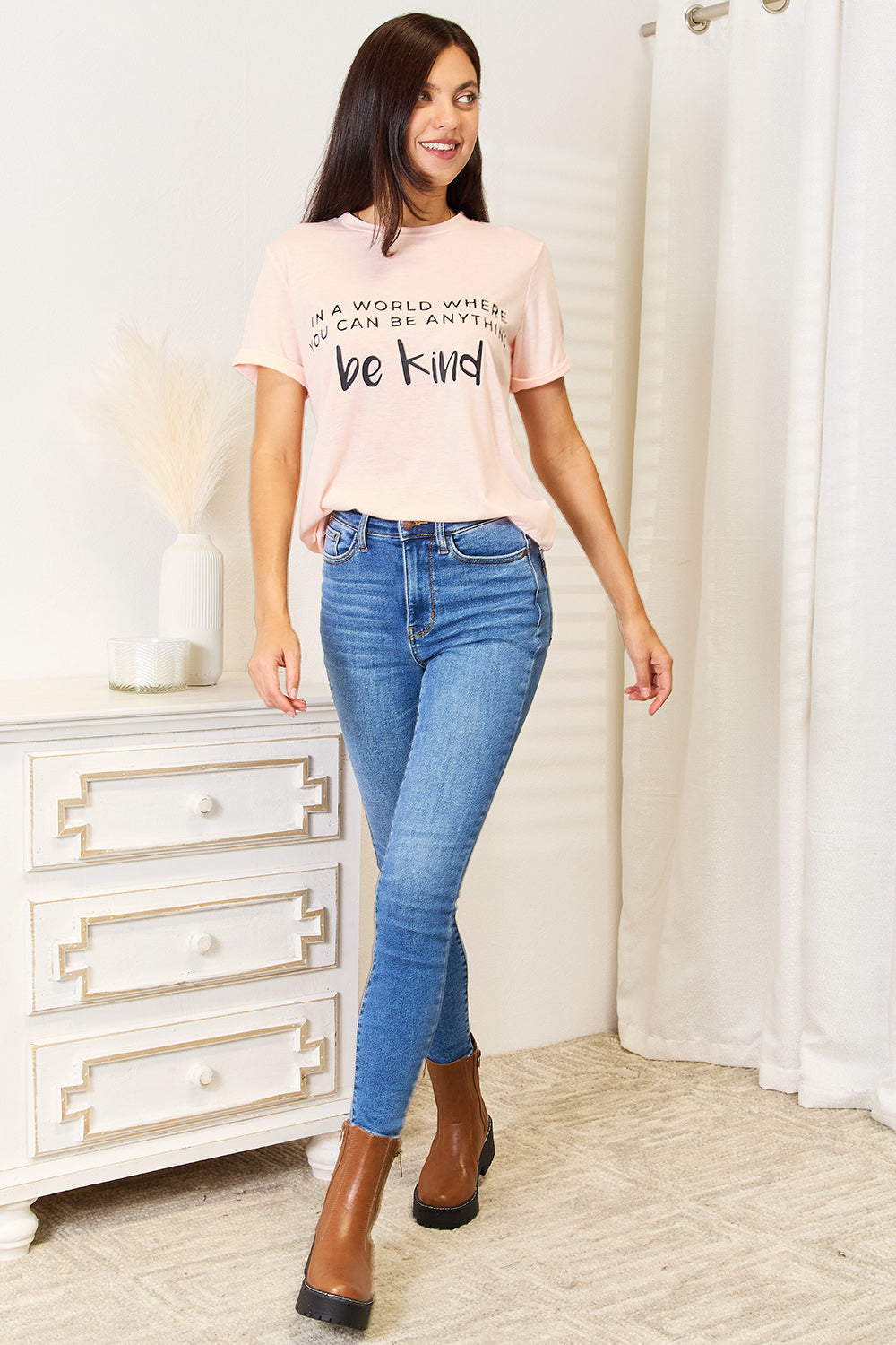 Camiseta con puños gráficos y eslogan "Simplemente amor"