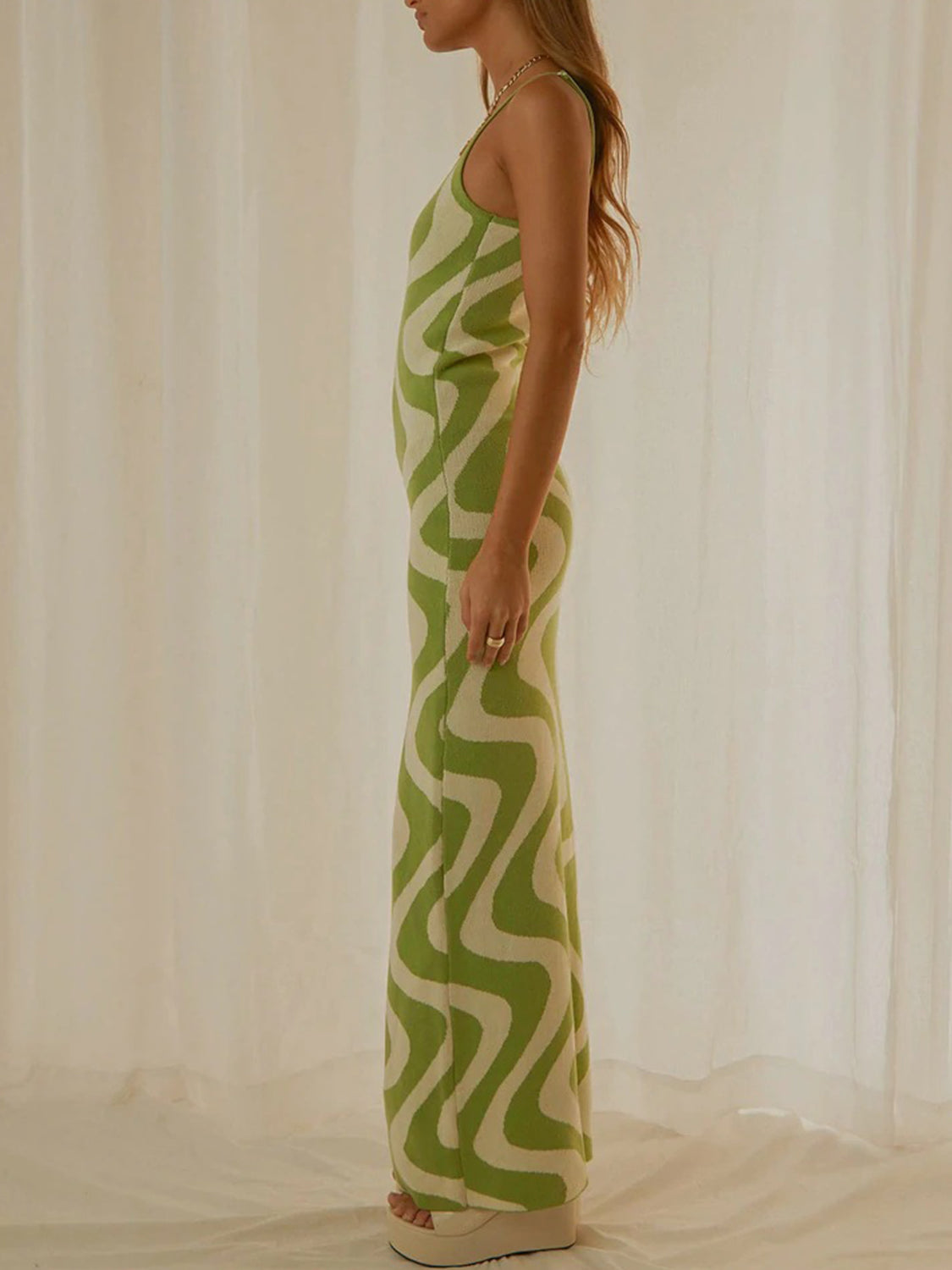 Vestido largo estampado con tirantes finos
