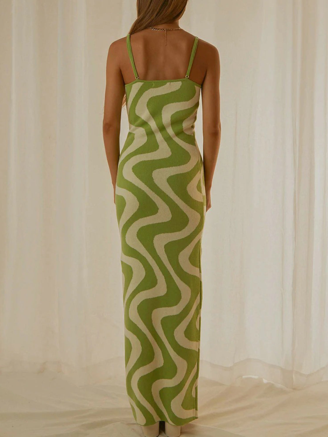Vestido largo estampado con tirantes finos