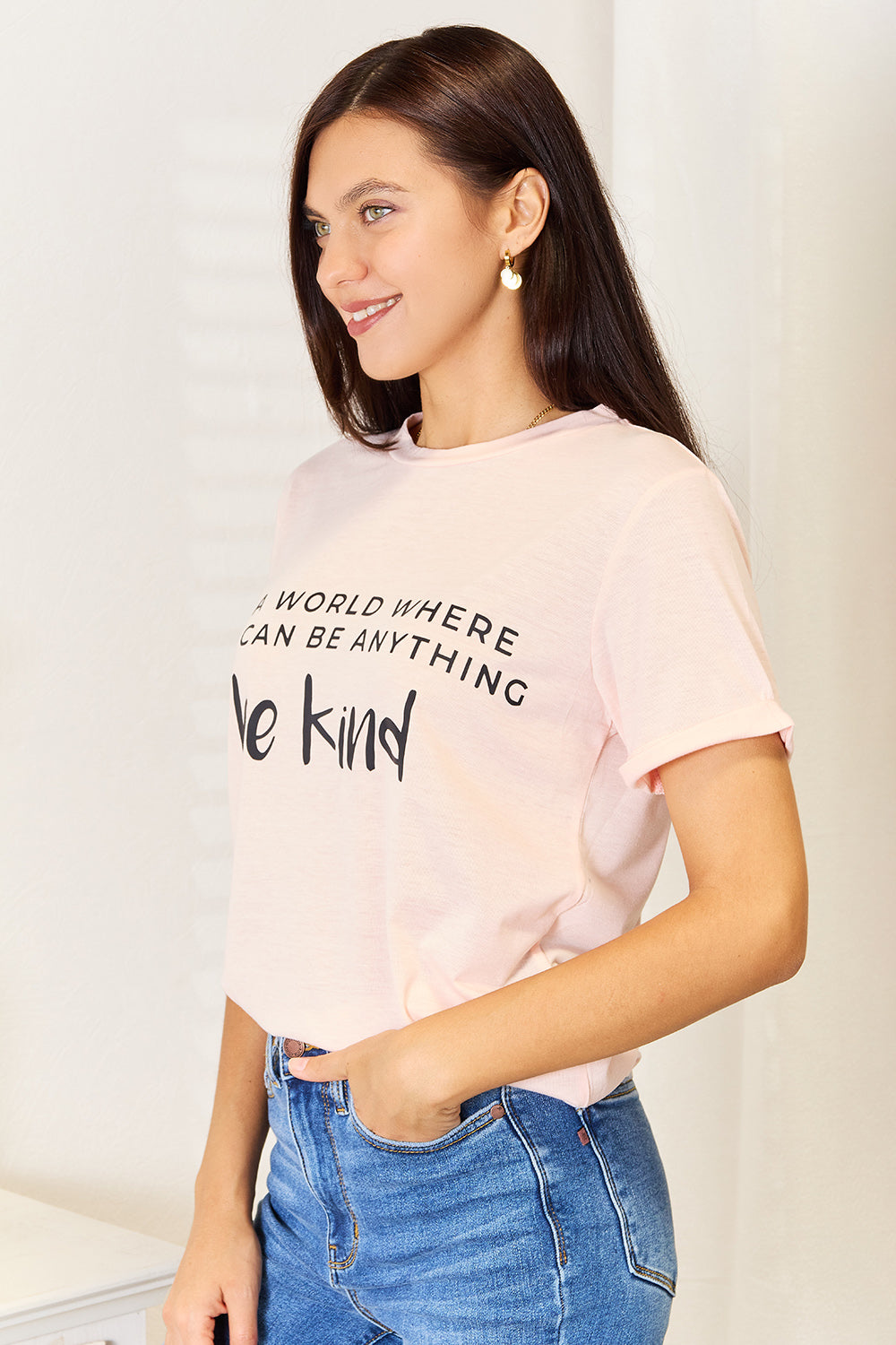 Camiseta con puños gráficos y eslogan "Simplemente amor"