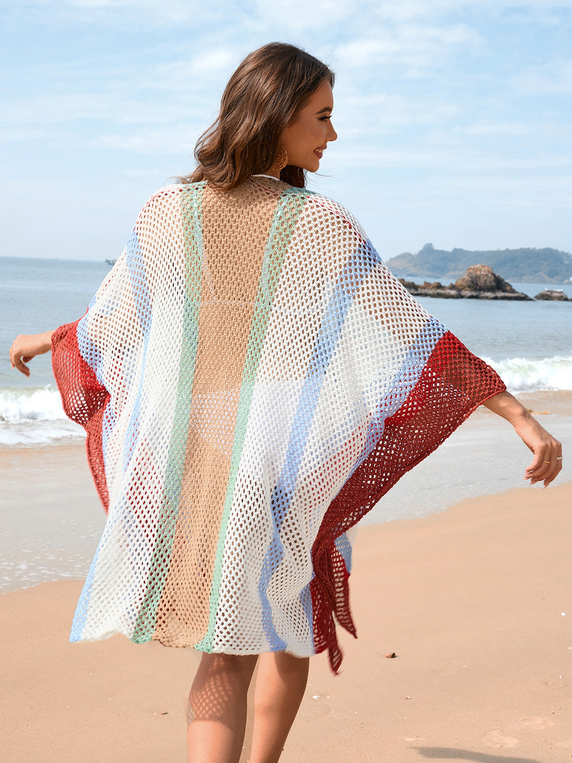 Vestido de baño con escote pronunciado y bloques de color calados