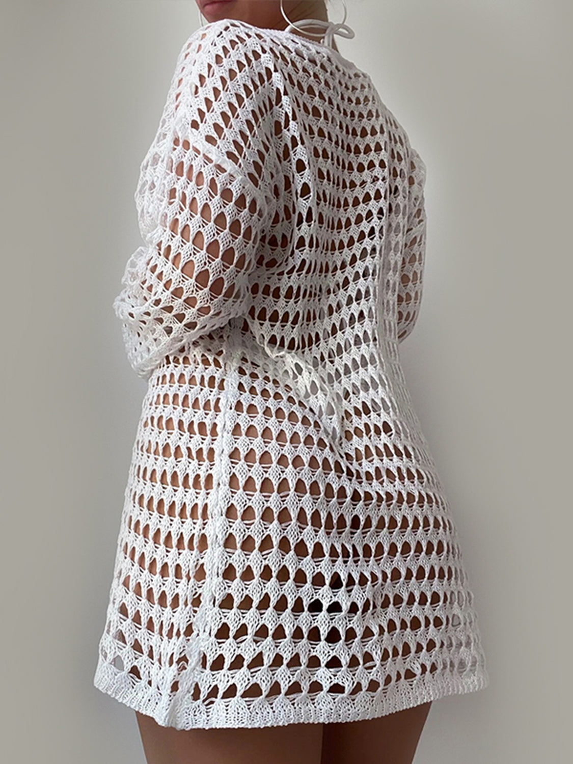 Vestido de manga larga con cuello barco calado