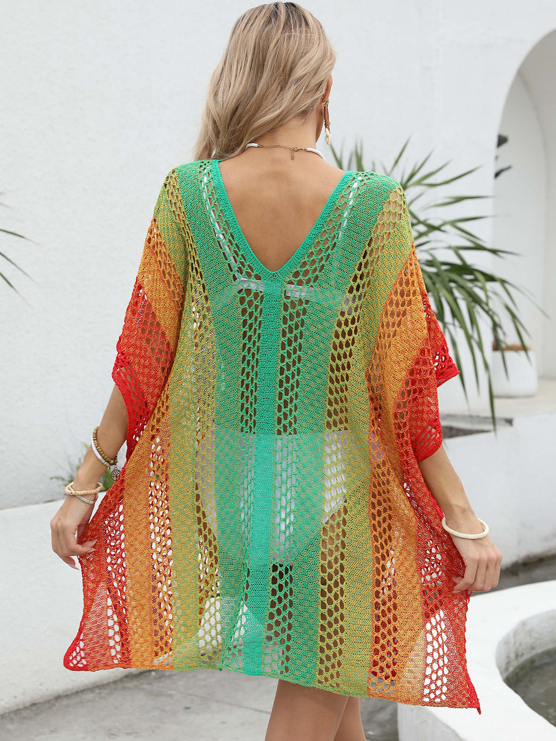 Vestido playero con escote en V y contraste calado