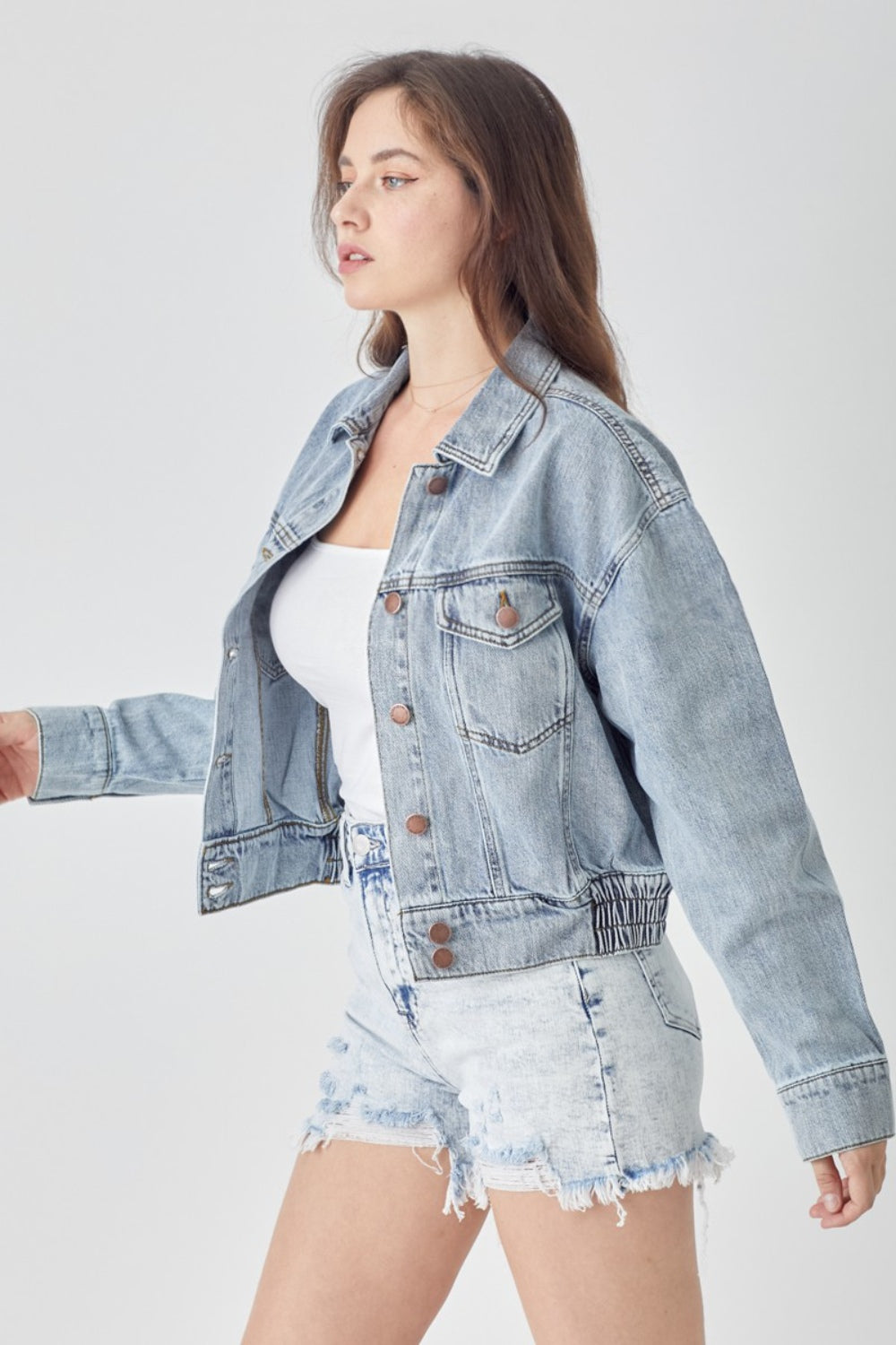 Chaqueta vaquera corta con botones y talla grande de RISEN