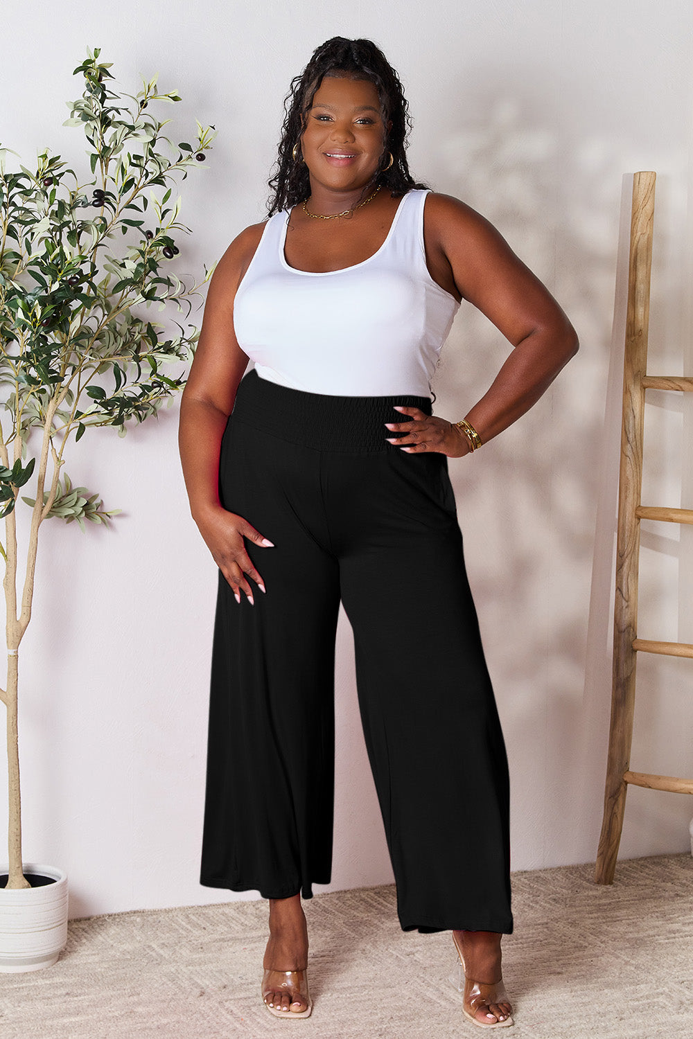 Pantalones de pierna ancha con cintura ancha y fruncido de tamaño completo de Double Take