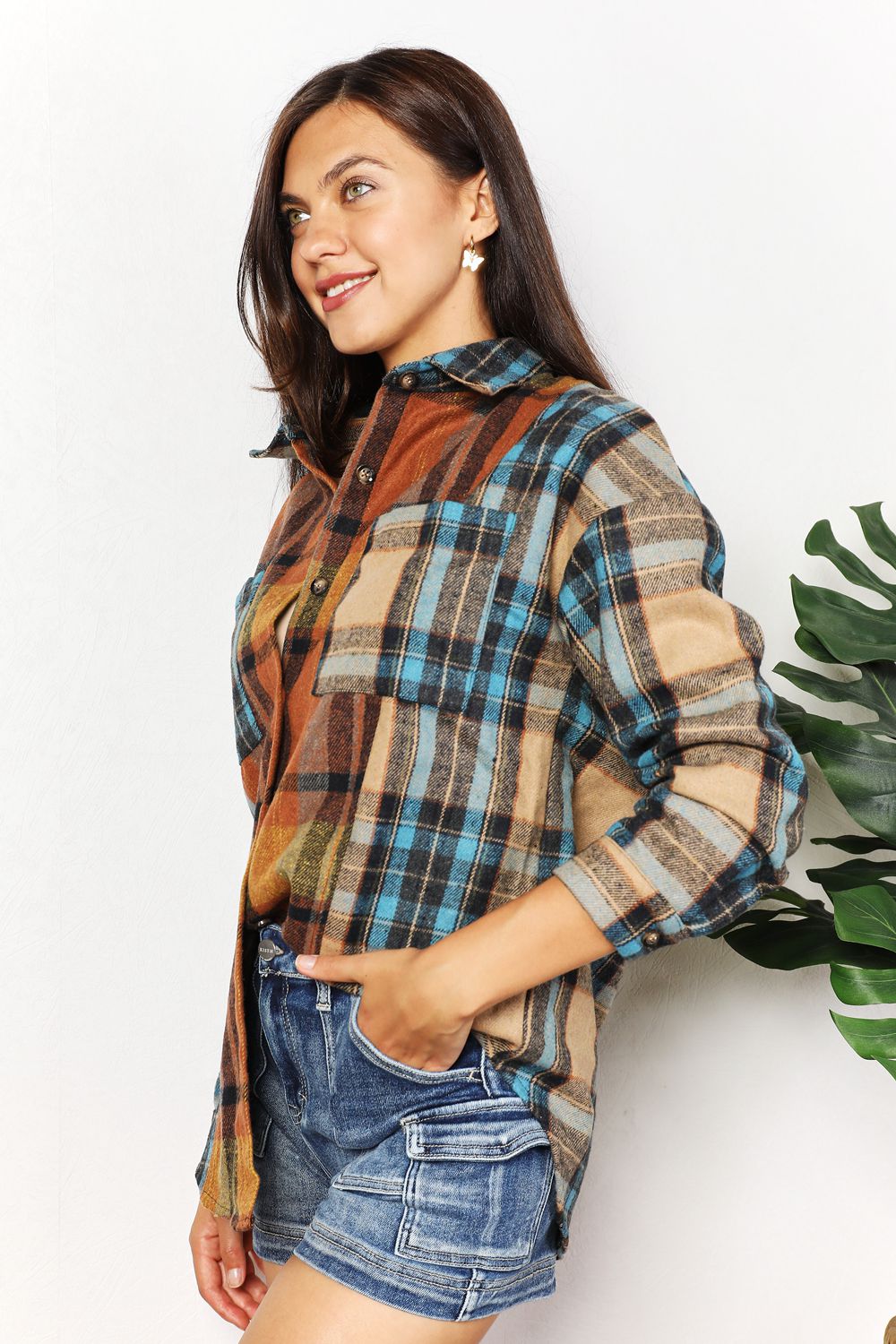 Camisa a cuadros con dobladillo curvo y bolsillos en el pecho de Double Take