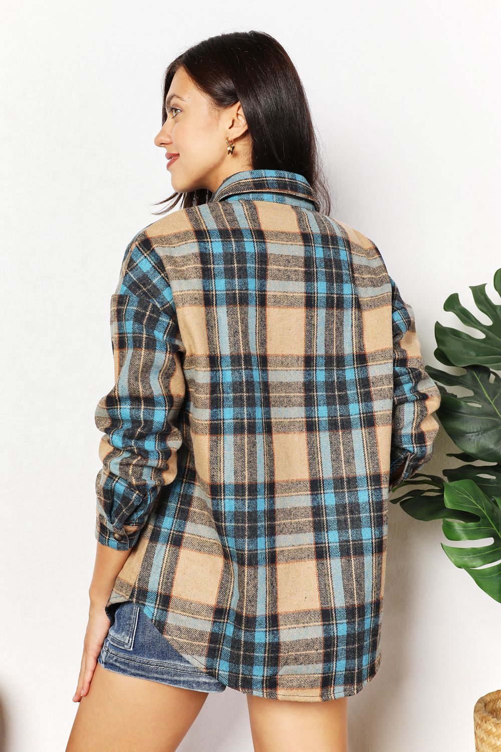 Camisa a cuadros con dobladillo curvo y bolsillos en el pecho de Double Take