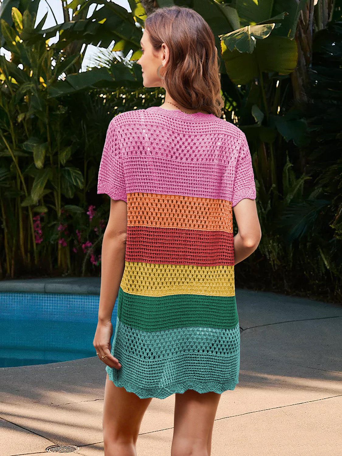 Vestido playero calado con cuello redondo y manga corta