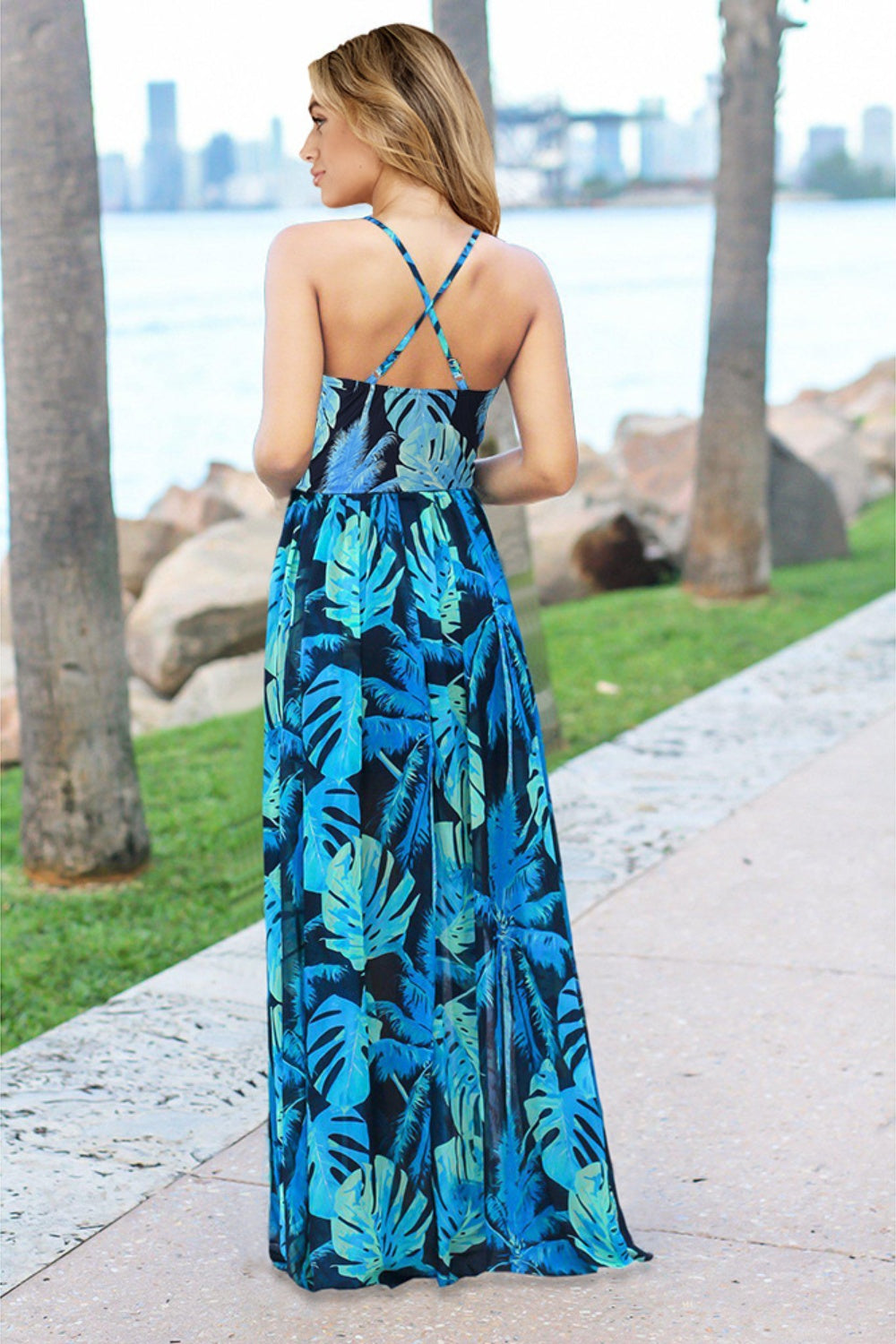 Vestido de tirantes cruzado con estampado cruzado
