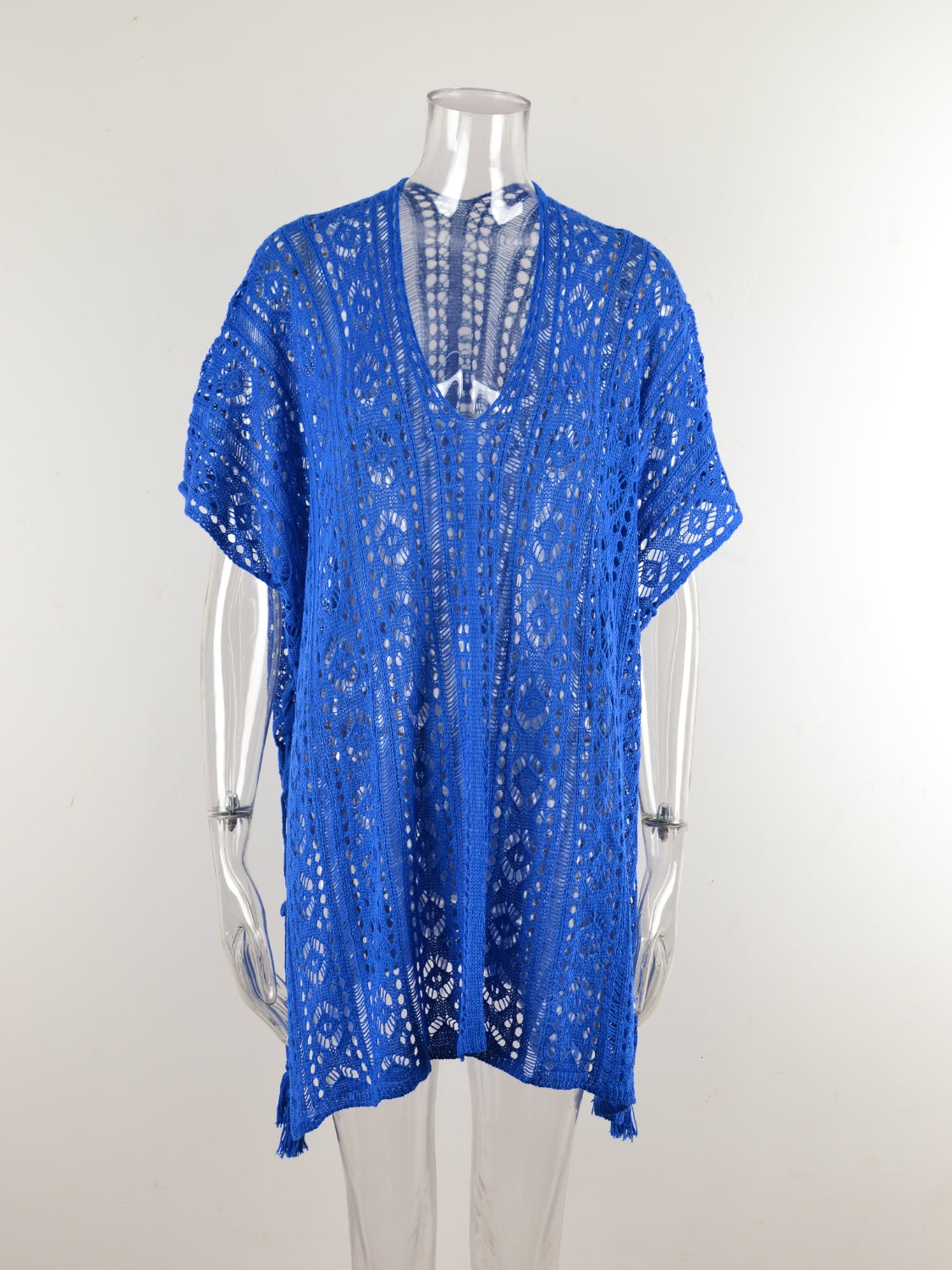 Vestido playero con escote en V recortado y borla