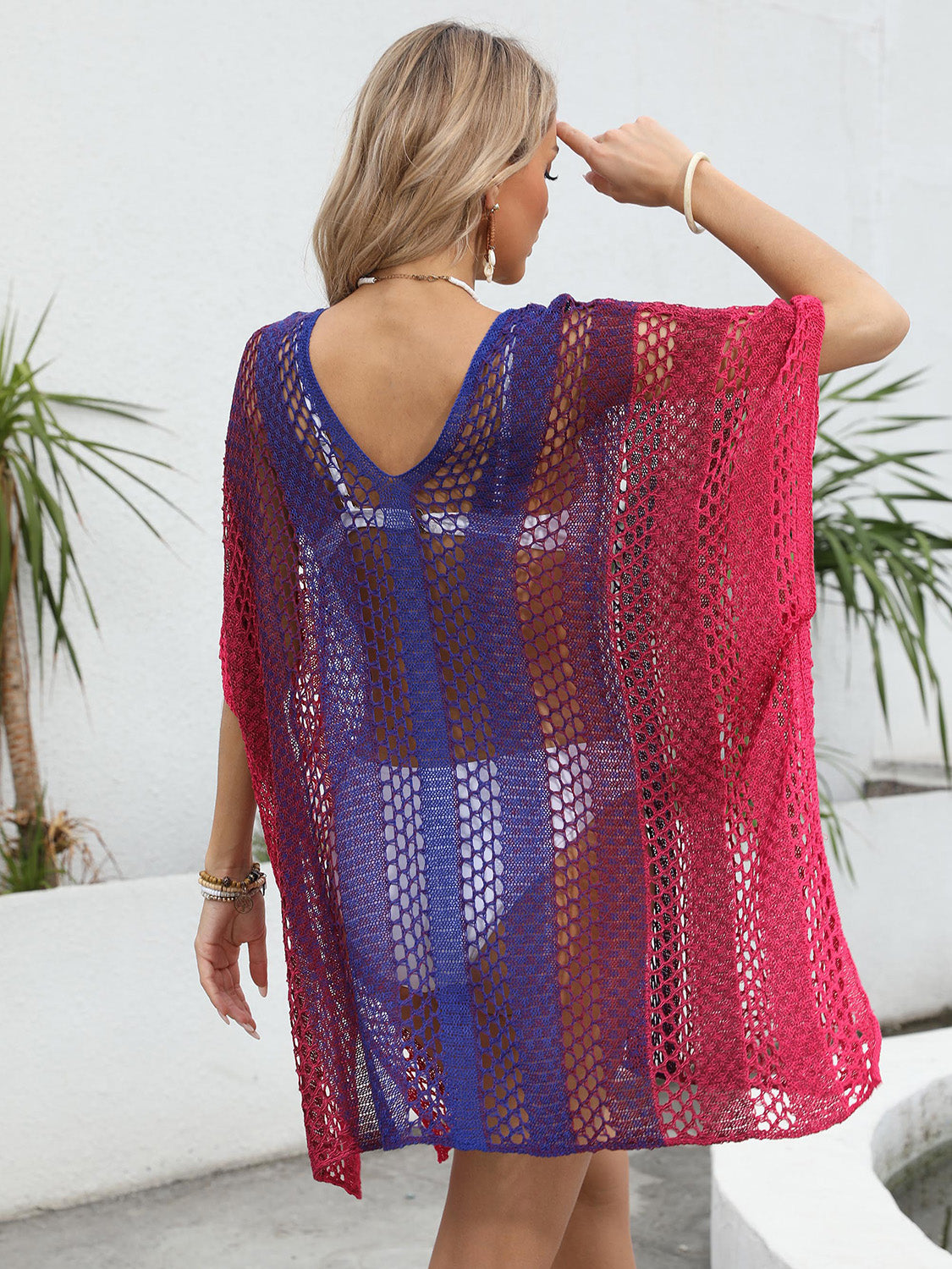 Vestido playero con escote en V y contraste calado