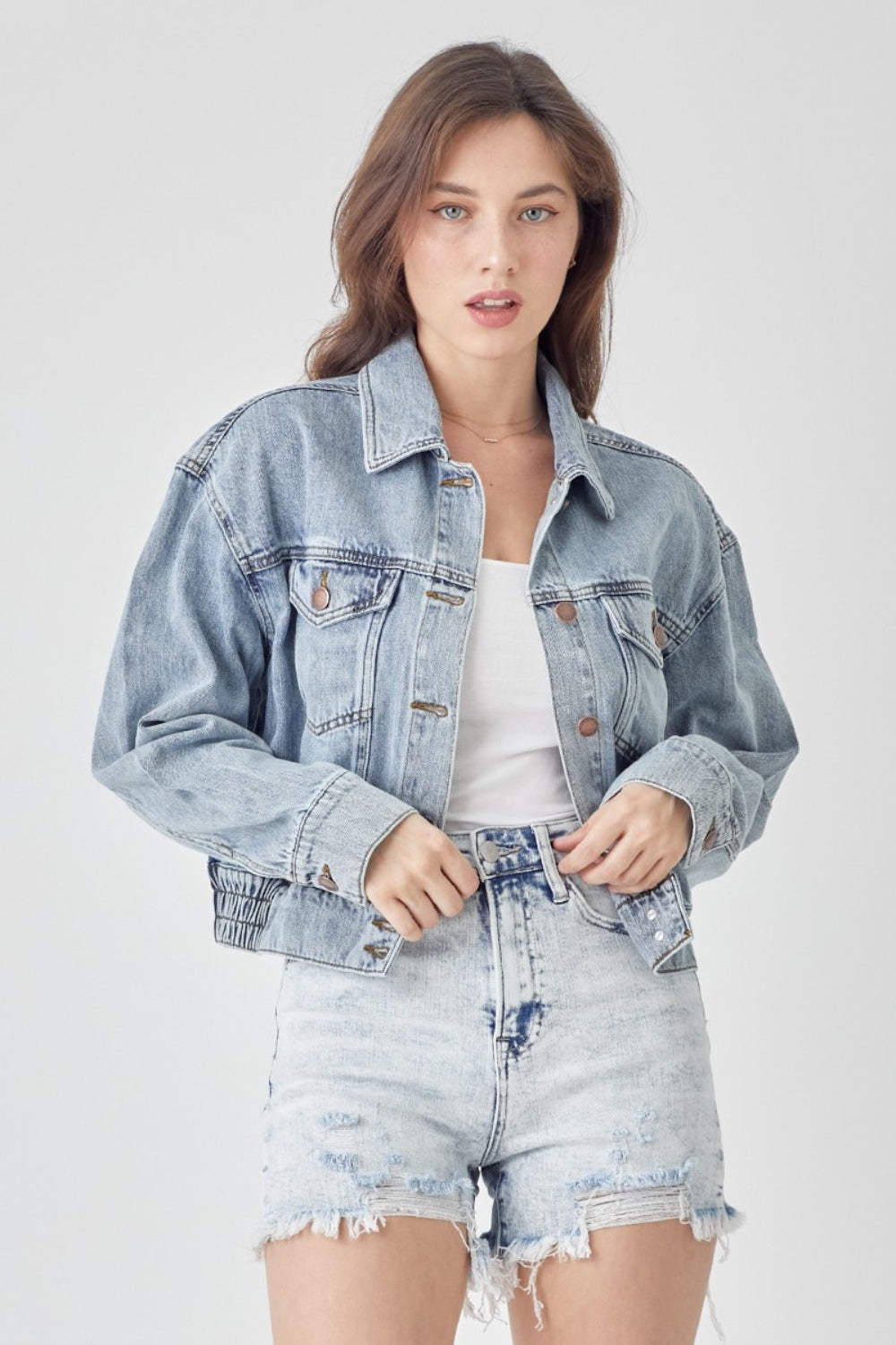 Chaqueta vaquera corta con botones y talla grande de RISEN