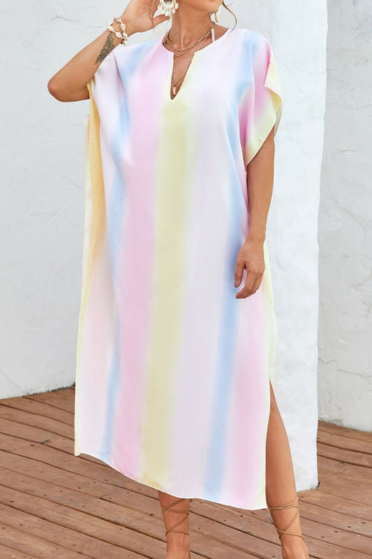 Vestido playero de manga corta con aberturas y rayas con muescas