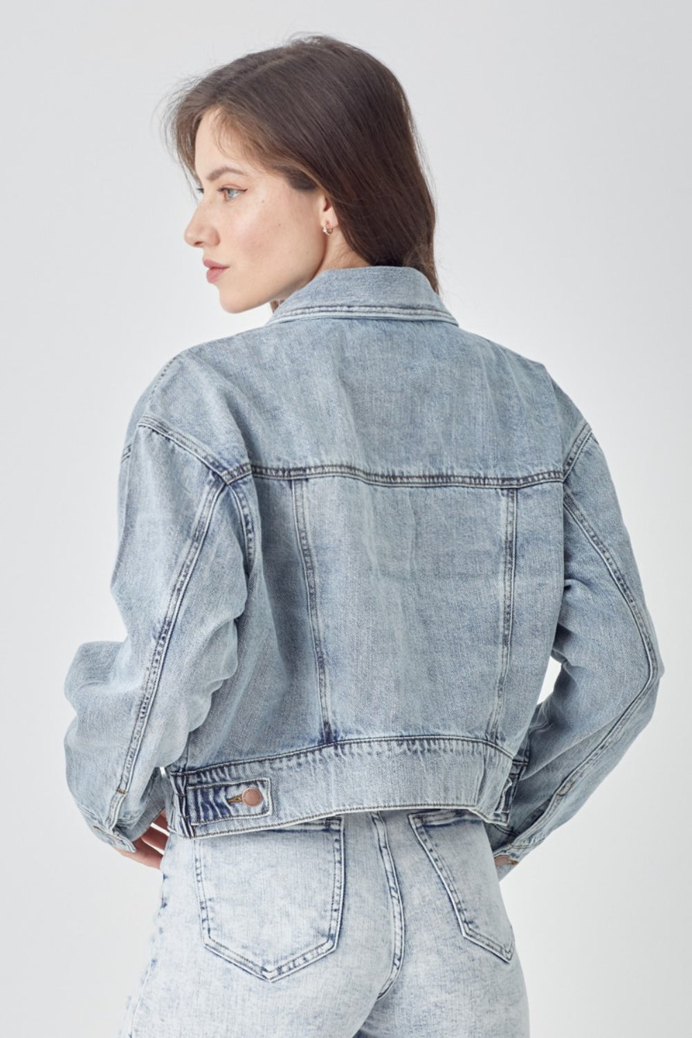 Chaqueta vaquera corta con botones y talla grande de RISEN