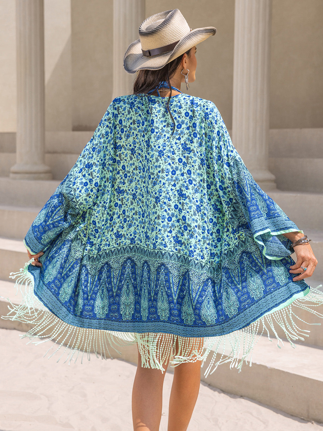 Vestido playero abierto con estampado de flecos