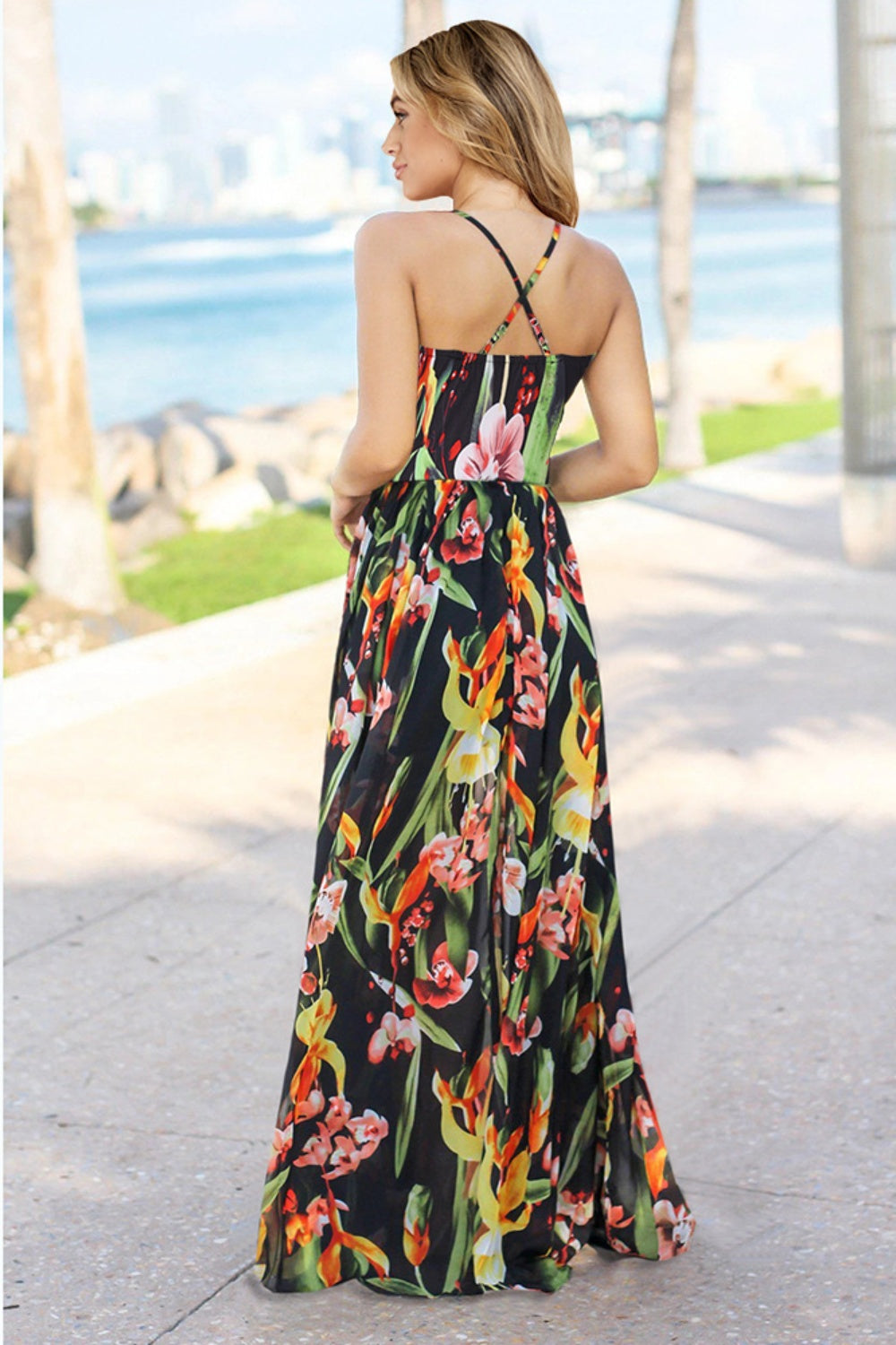 Vestido de tirantes cruzado con estampado cruzado