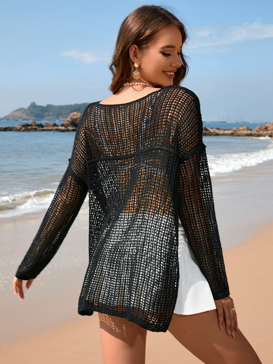 Vestido playero de manga larga con escote barco y abertura calada