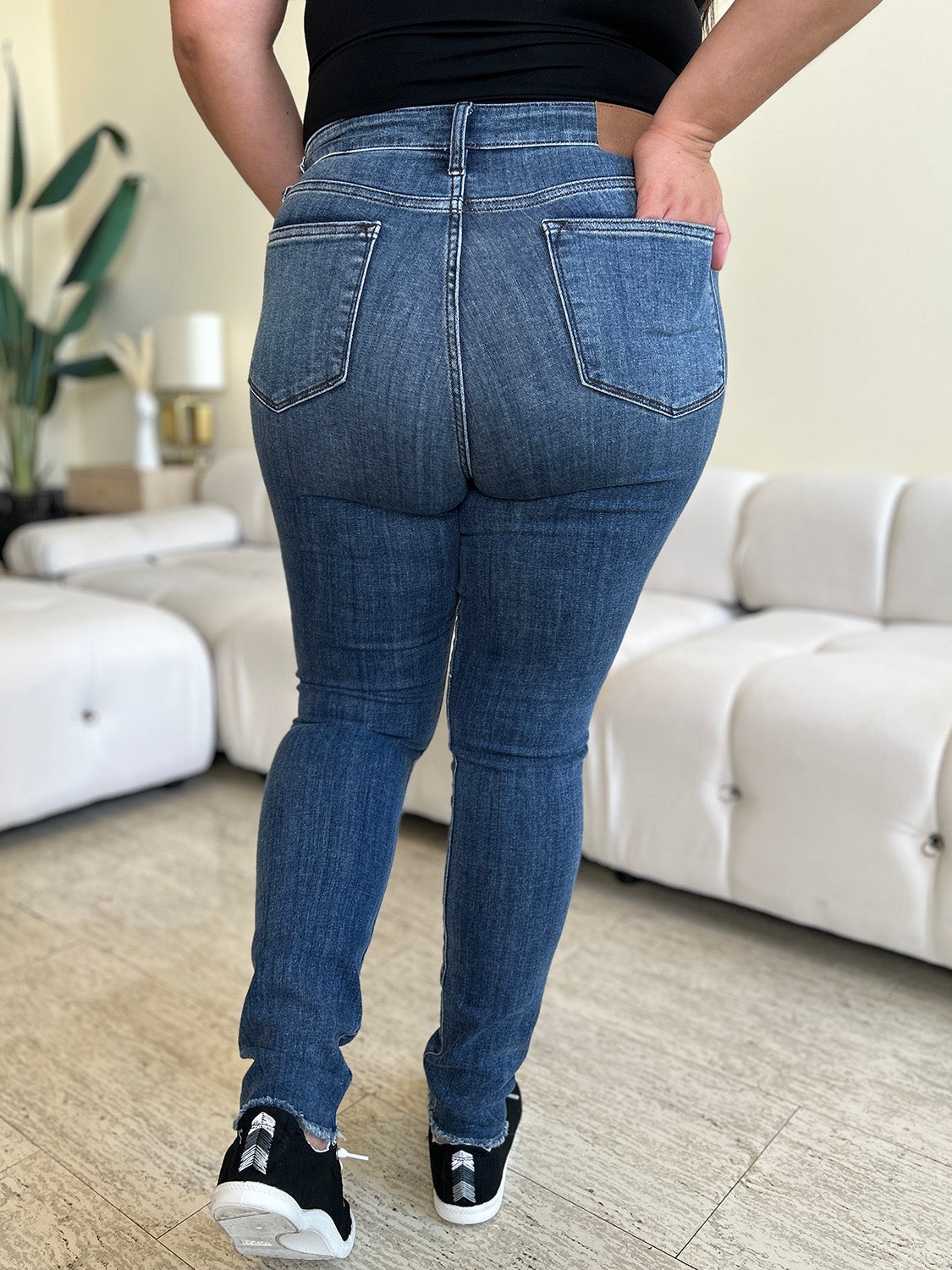 Vaqueros ajustados desgastados de cintura alta y talla grande de Judy Blue