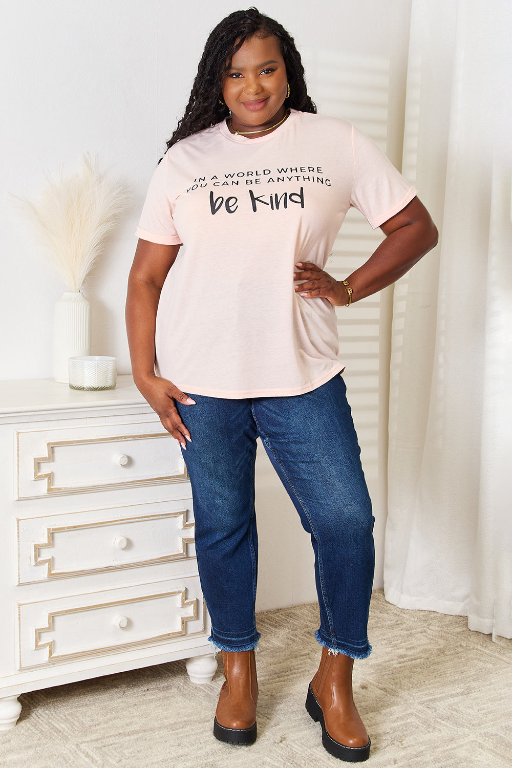 Camiseta con puños gráficos y eslogan "Simplemente amor"
