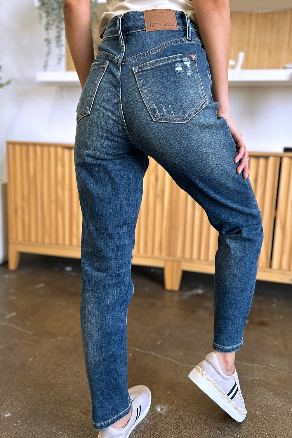 Vaqueros ajustados de cintura alta con control de abdomen de tamaño completo de Judy Blue