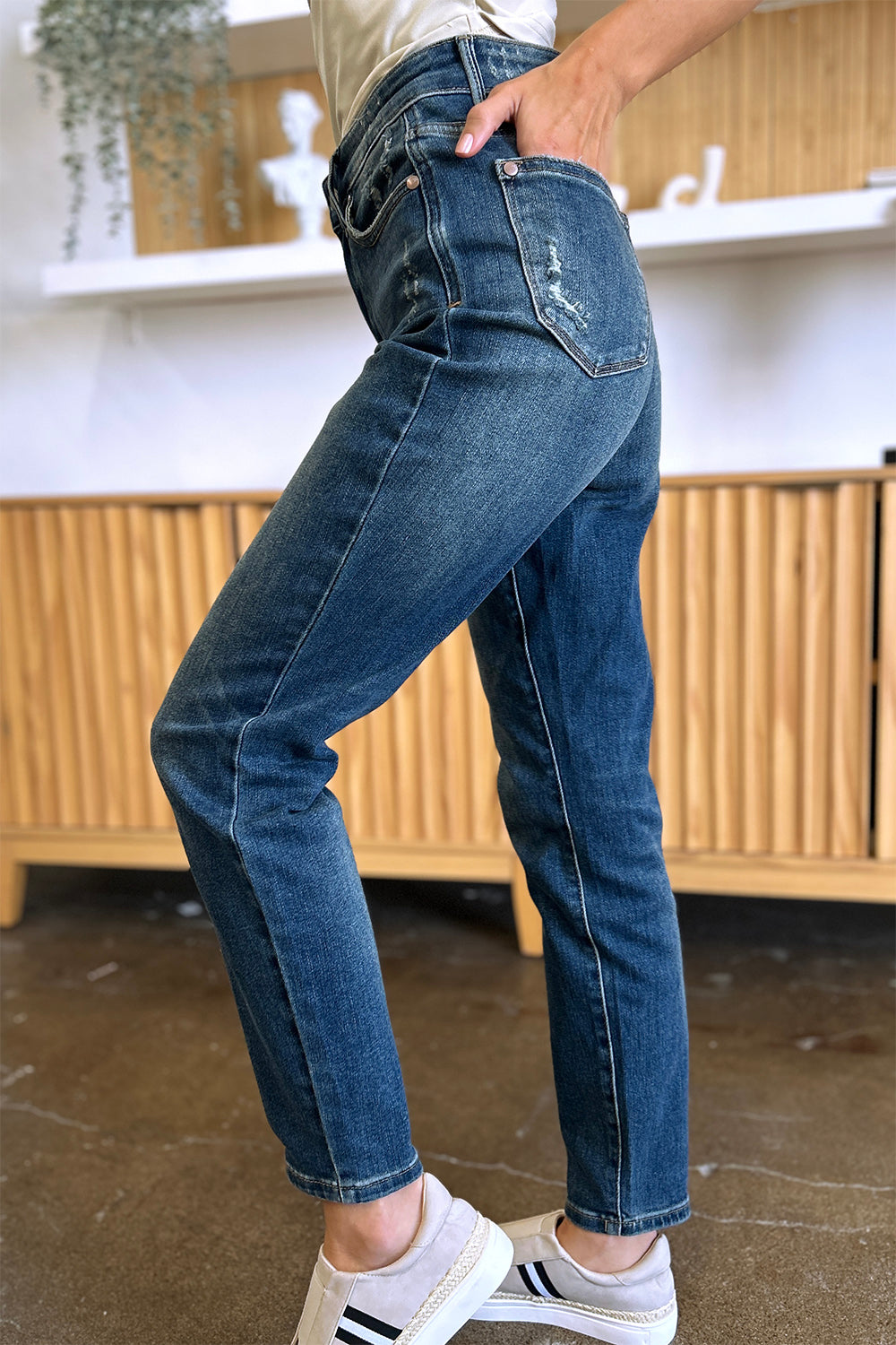 Vaqueros ajustados de cintura alta con control de abdomen de tamaño completo de Judy Blue