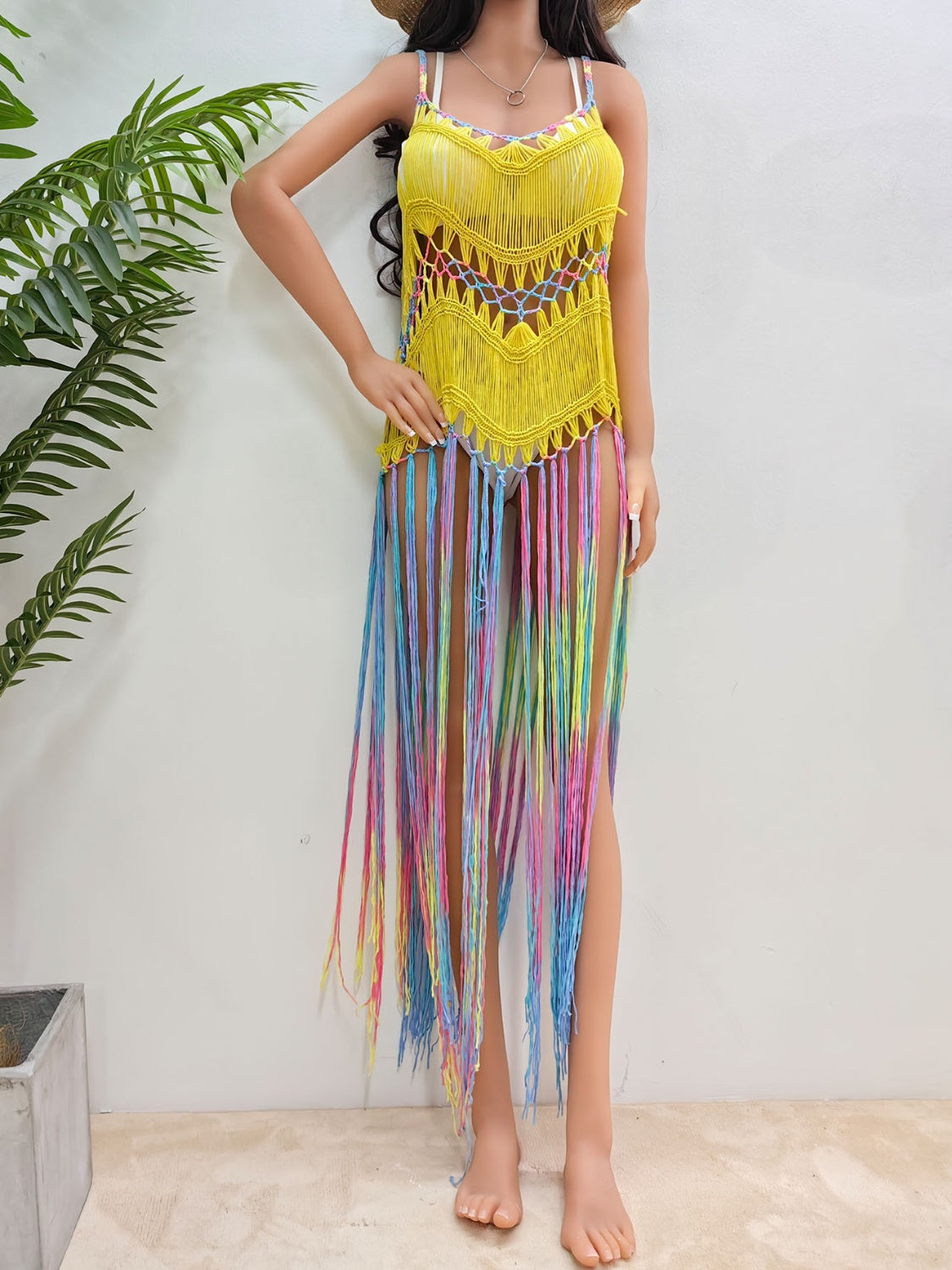 Vestido playero con flecos, escote redondo y tirantes finos