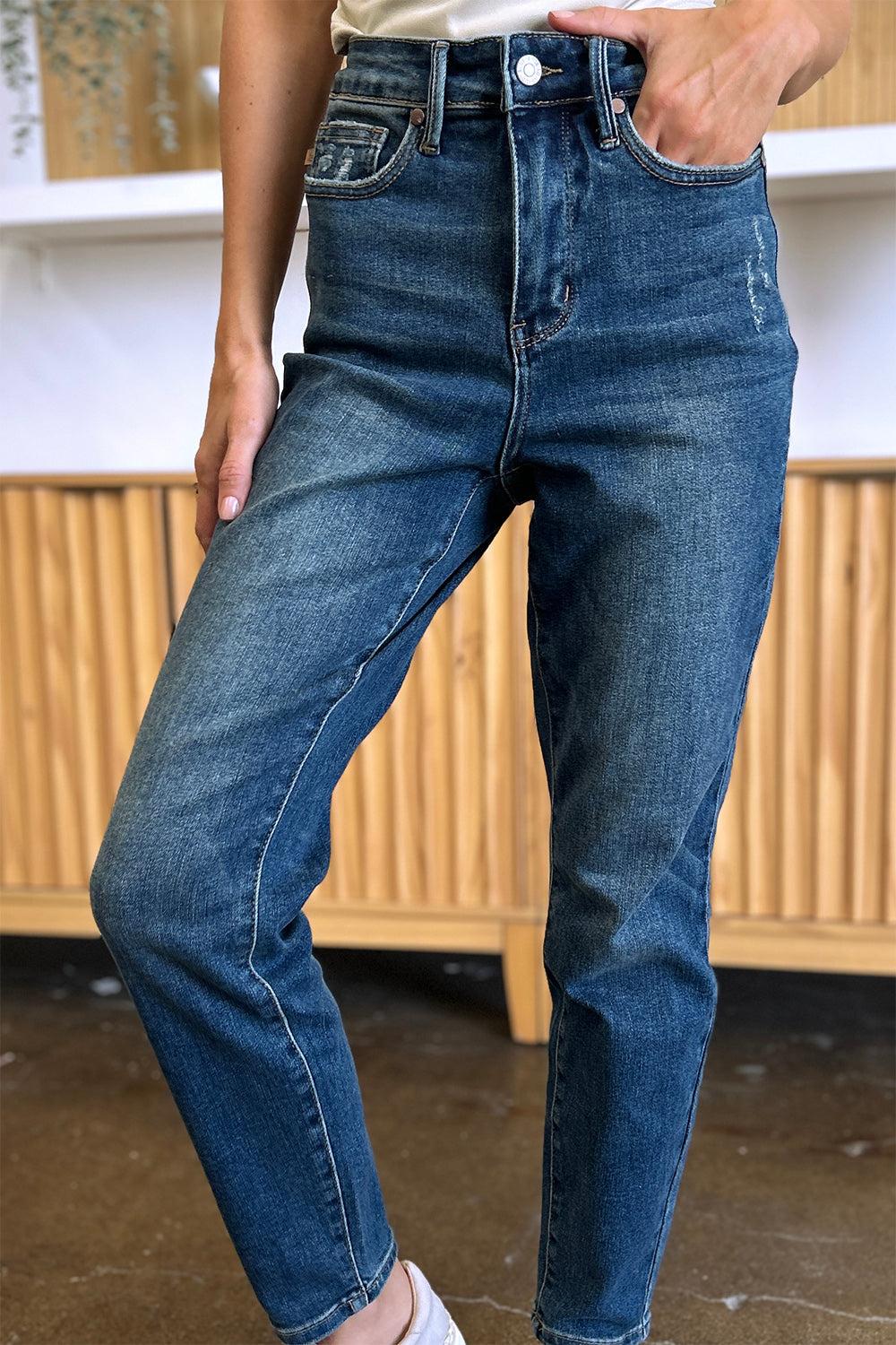 Vaqueros ajustados de cintura alta con control de abdomen de tamaño completo de Judy Blue