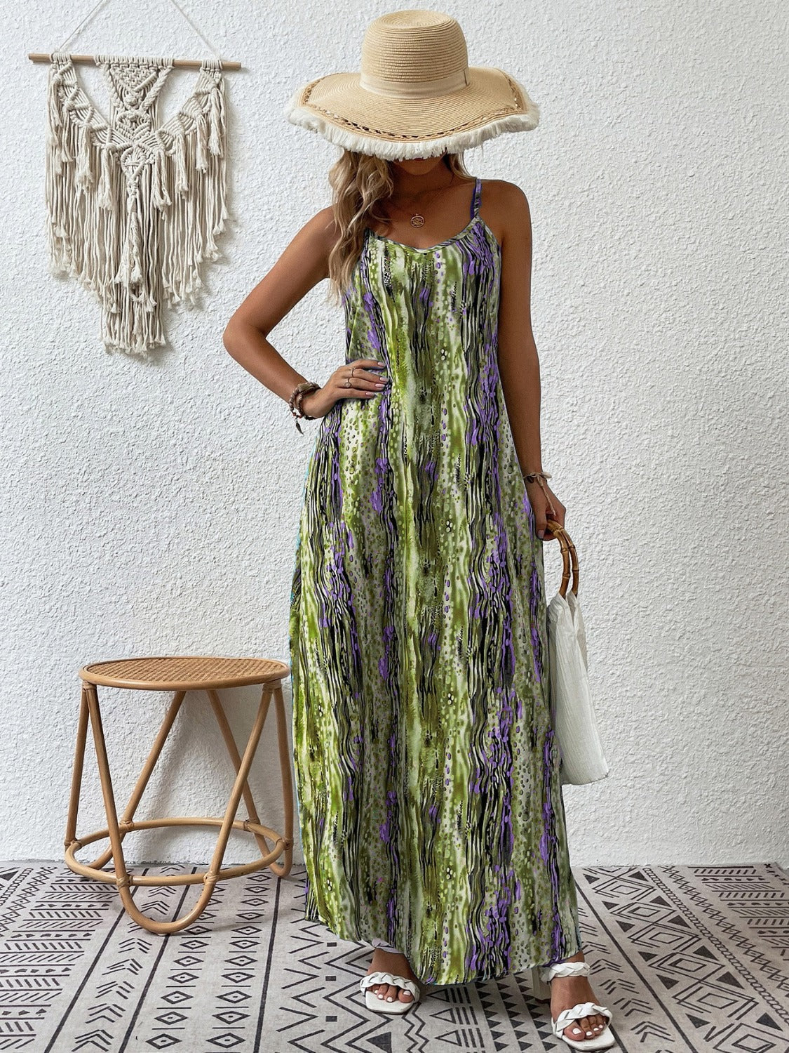 Vestido largo de tirantes finos con cuello redondo y estampado de talla grande