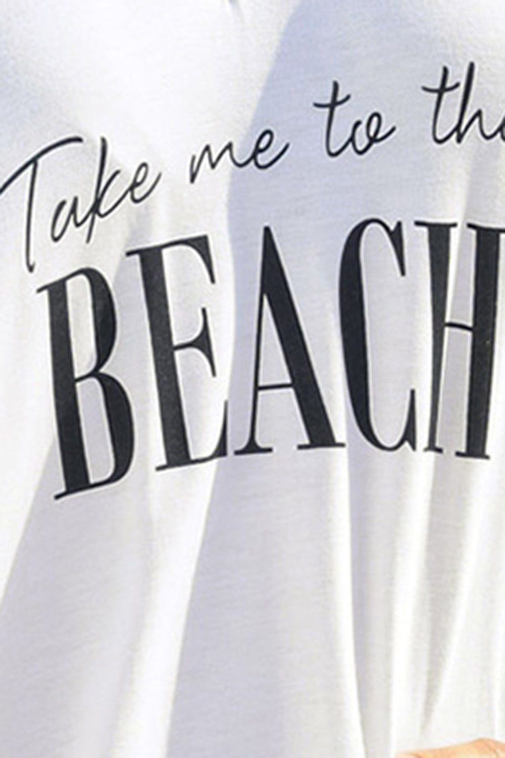Vestido playero con flecos, escote en V y hombros descubiertos