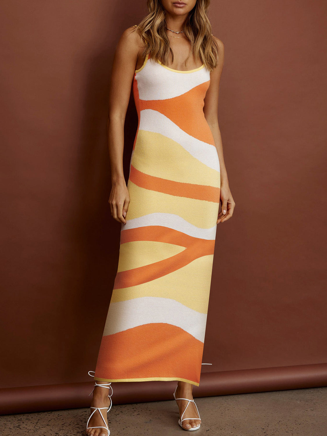 Vestido largo estampado con tirantes finos
